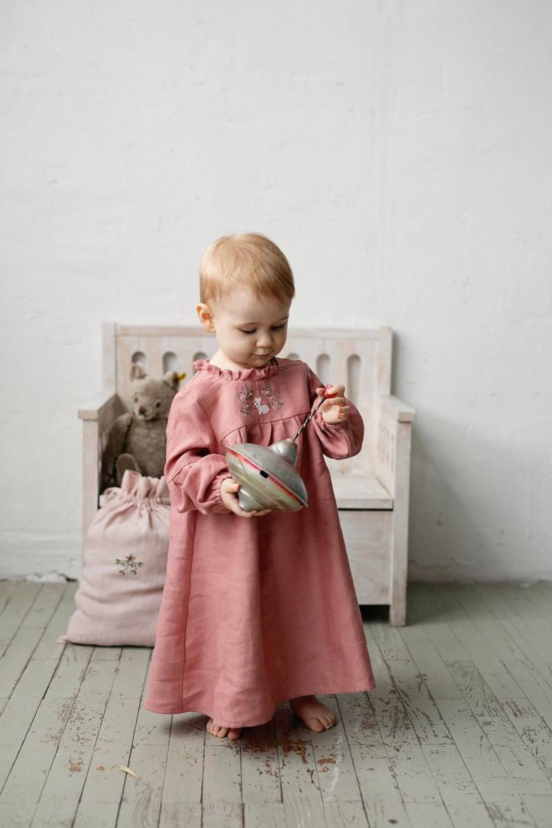 Lachs Rüschen Leinenkleid, Baby Kleid, Blumenmädchen Leinenkleidung Mädchen, Kleid Kinderkleidung von allthebeautifullinen