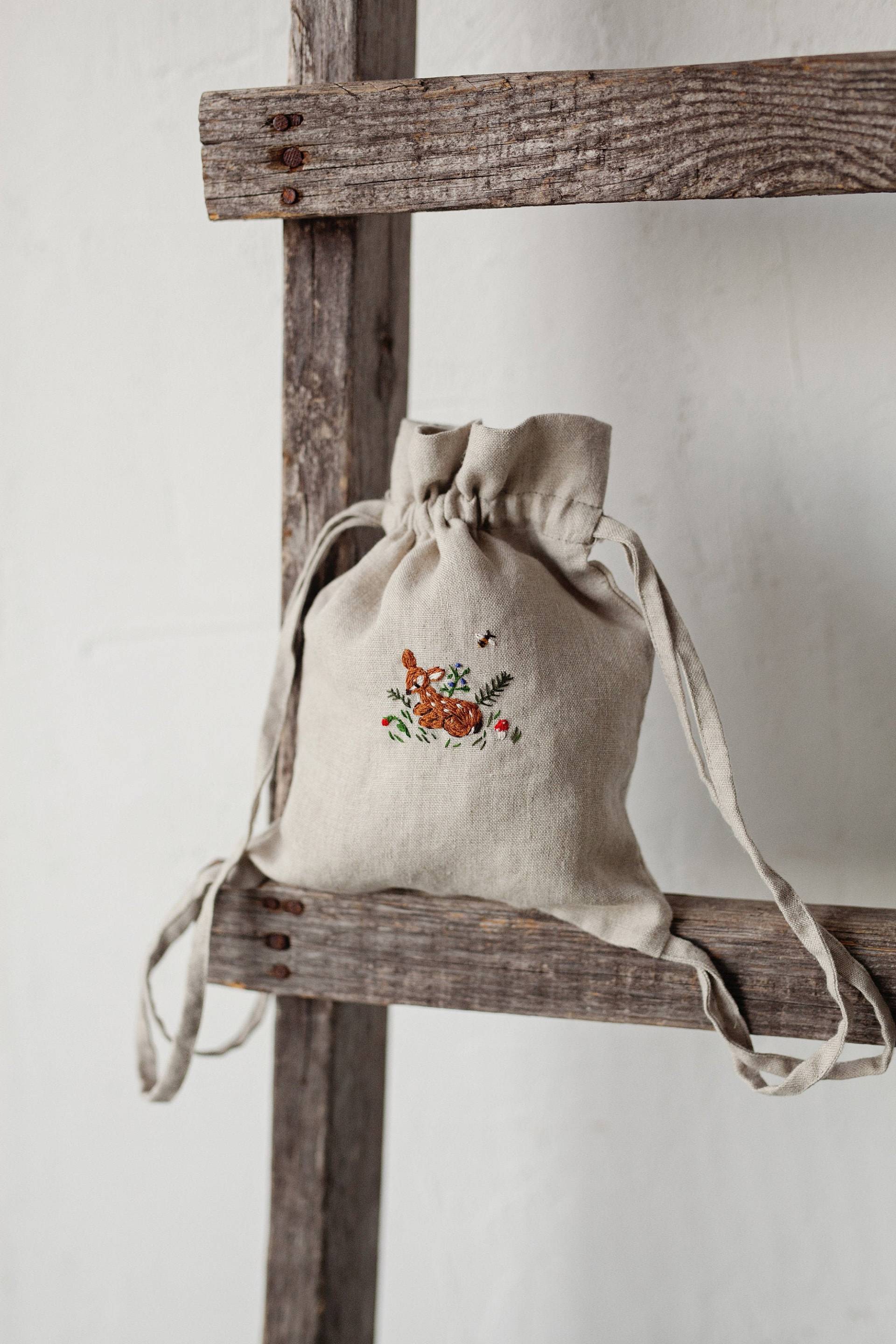 Leinen Rucksack, Verschiedene Farben, Rehknäue in Der Wiese Stickerei, Kinderrucksack, Spielzeugtasche, Babytasche, Geschenk Für Kinder von allthebeautifullinen