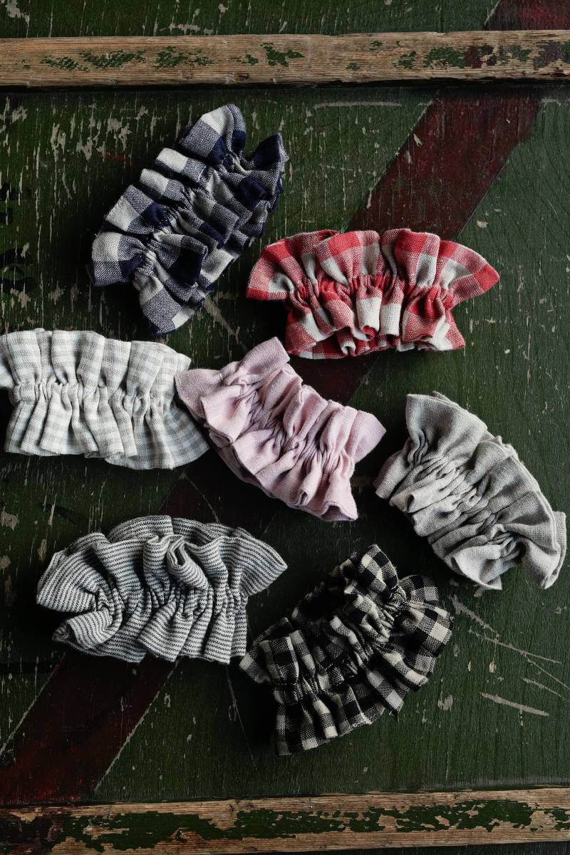 Leinen Scrunchie Mit Rüschen Handgefertigter Haargummi Für Frauen & Mädchen von allthebeautifullinen