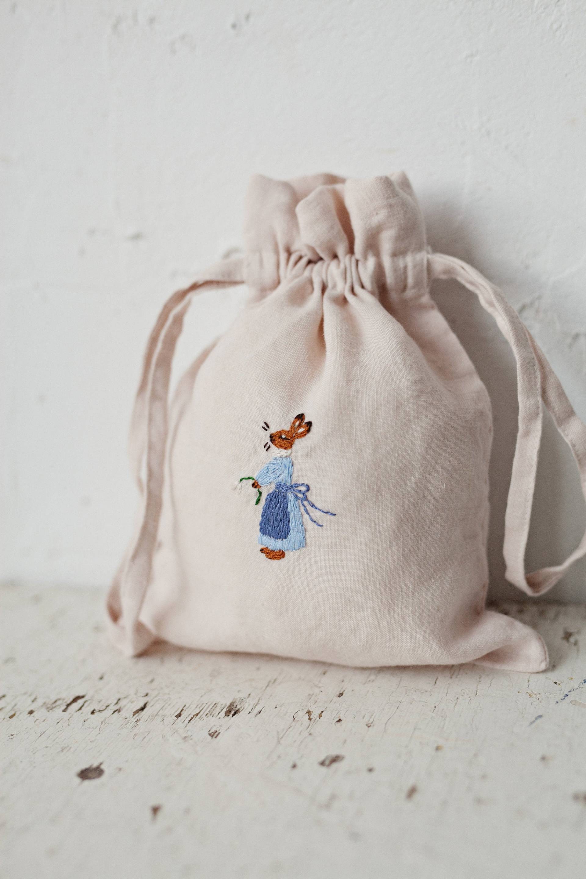 Leinenbeutel, Verschiedene Farben, Hase Mädchen Stickerei, Wäschebeutel, Kinderzimmer Dekor, Spielzeug Aufbewahrungsbeutel, Brotbeutel, Geschenk von allthebeautifullinen