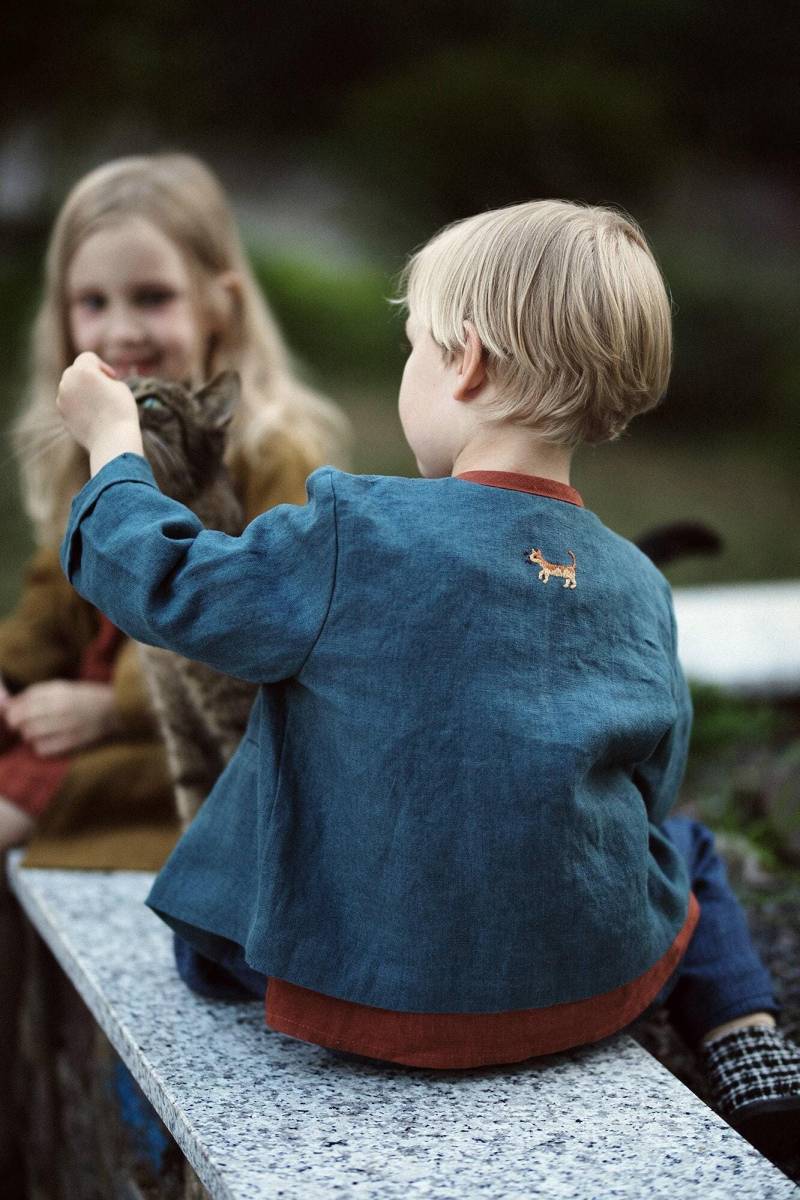 Marineblaue Kinder Leinenjacke Bestickter Vintage Style Mantel von allthebeautifullinen