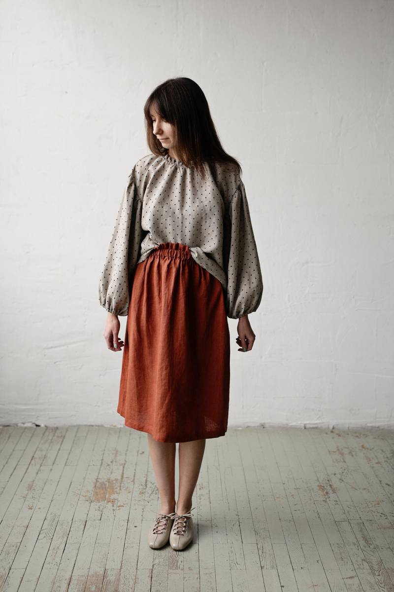 Natürliche Polka Dot Leinenbluse Rüschenausschnitt, Langarm Tunika von allthebeautifullinen