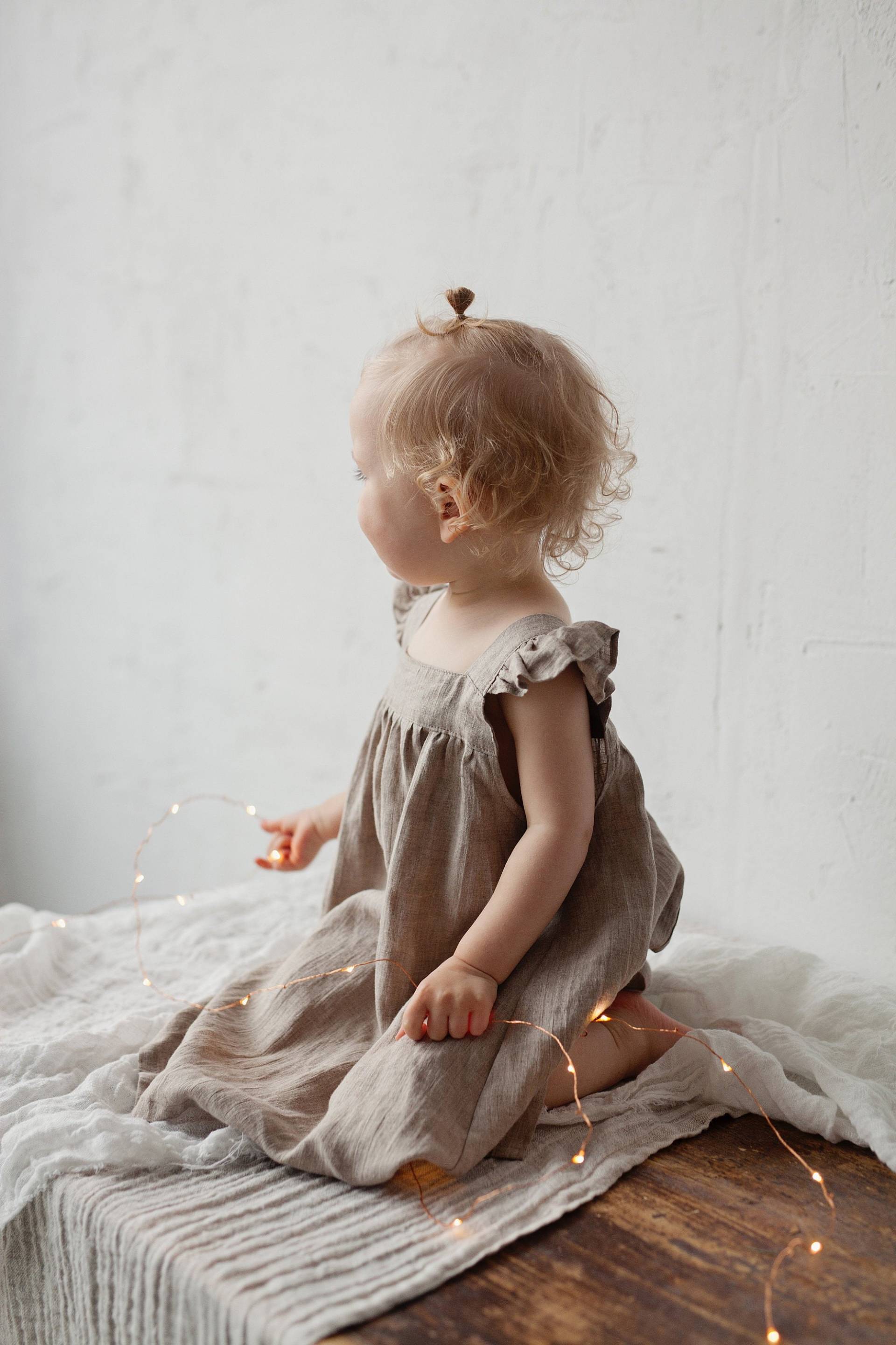 Natürliches Trägerkleid, Leinen Verschiedene Stickereien, Leinenkleid Mädchen, Baby Schürze, Blumenmädchenkleid, Kleid Mädchen von allthebeautifullinen