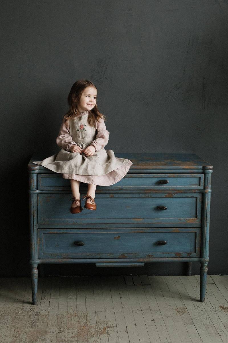 Natur Leinen Mädchen Schürze Bestickte Schürze, Kinderschürze Natur Leinen Mädchen Schürze Bestickte Schürze, Kinderschürze von allthebeautifullinen