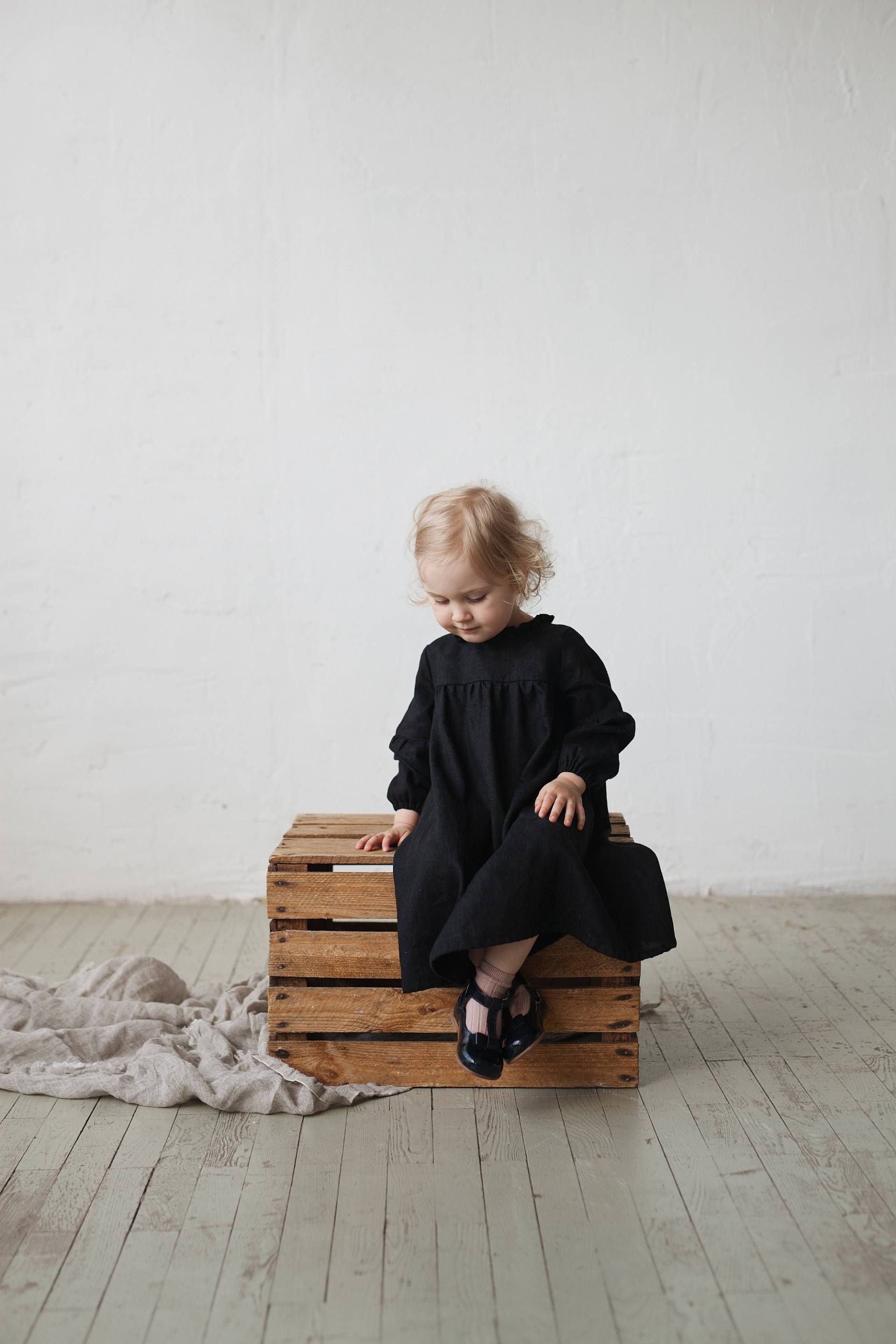 Schwarzes Rüschenleinenkleid, Baby Leinenkleid, Babykleid, Blumenmädchenkleid, Leinenkleid Mädchen, Kleid Kinderkleidung von allthebeautifullinen