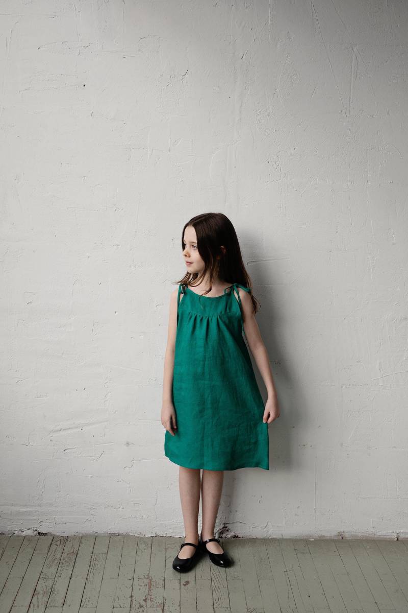 Smaragd Leinenband Kleid Besticktes Sommer Mädchen Kleid von allthebeautifullinen