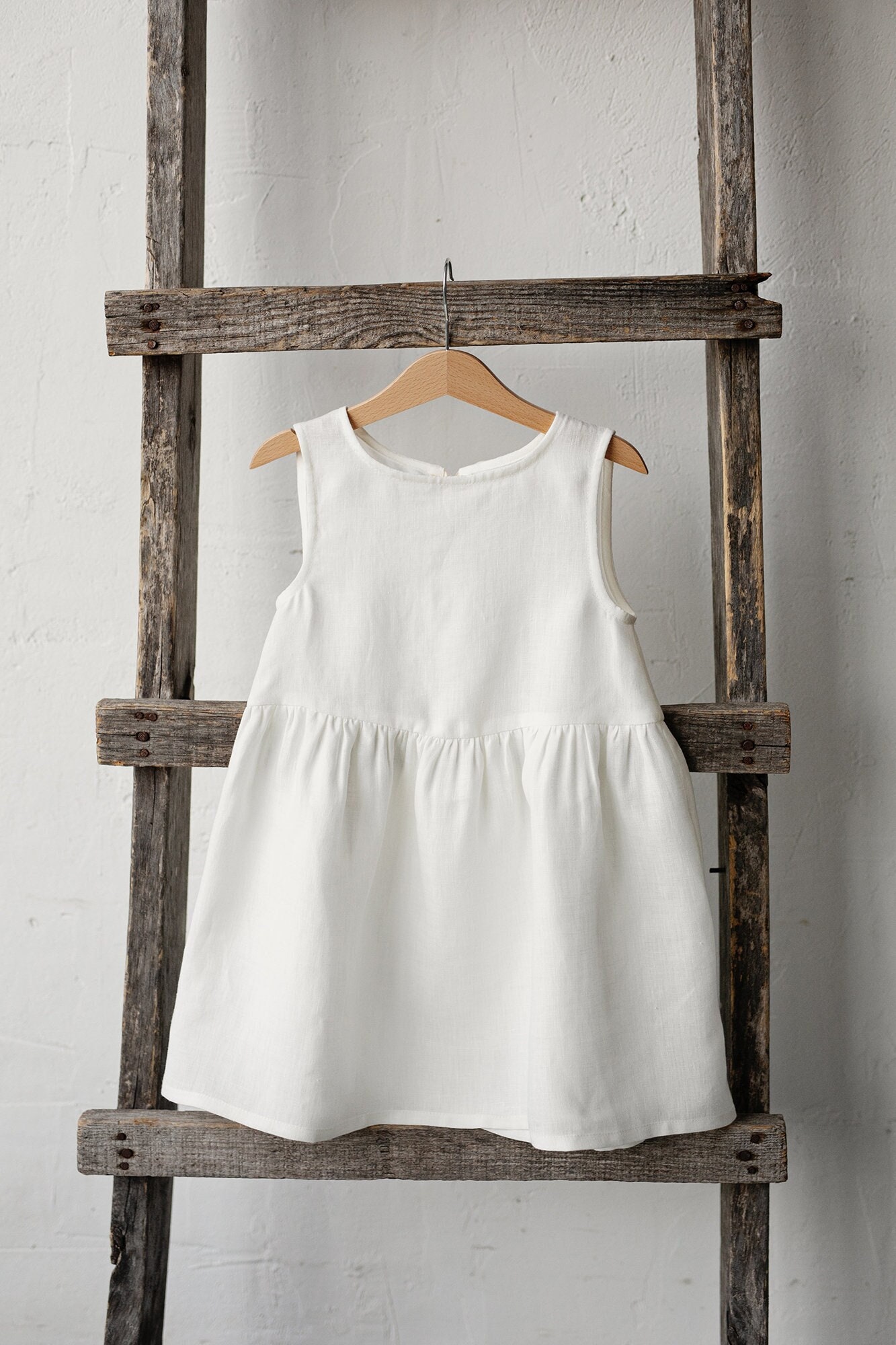 Weißes Smock Kleid, Leinen Ärmelloses Verschiedene Stickereien, Sommerkleid Für Mädchen, Blumenmädchenkleid, Mädchen Leinenkleid von allthebeautifullinen