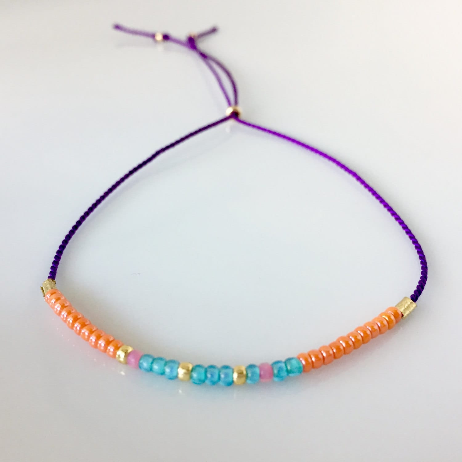 Joy Morse Code Armband - Lila Joy Morse Code Armband - Lila von allthesprinklesshop