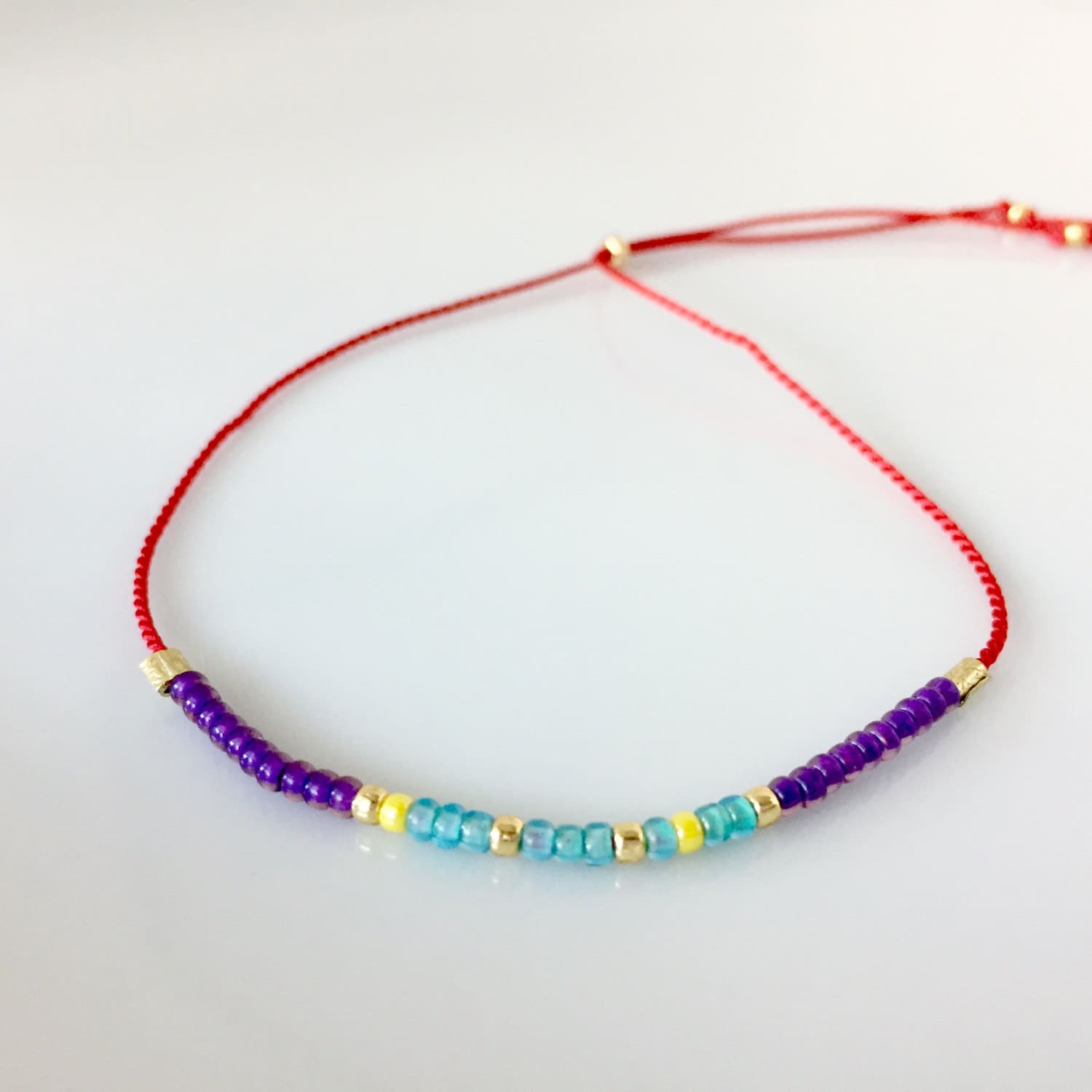 Joy Morse Code Armband - Rot Joy Morse Code Armband - Rot von allthesprinklesshop