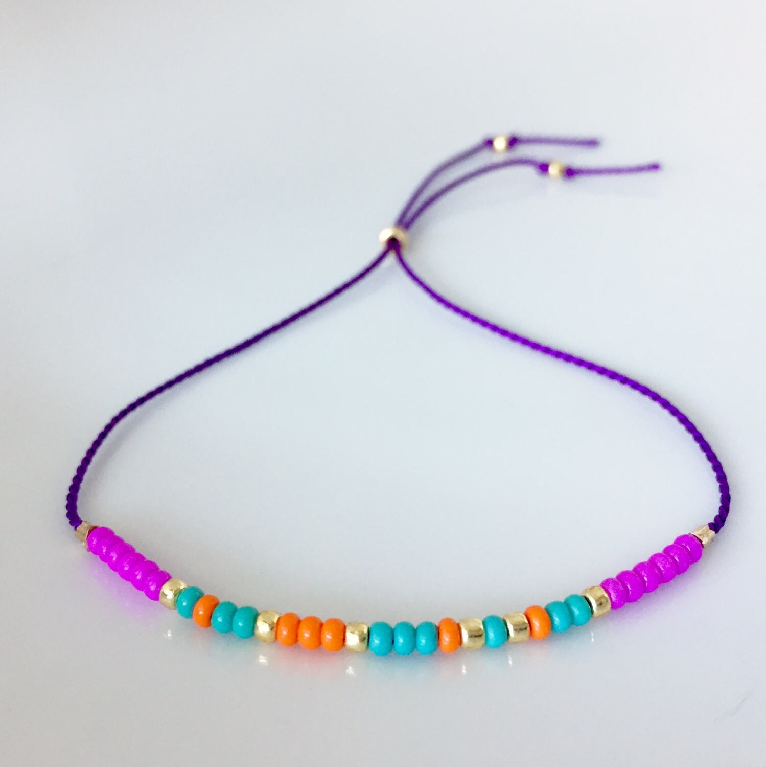 Mini-Morse-Code Armband - Lila Liebte Mini-Morse-Code Armband - Lila Liebte von allthesprinklesshop