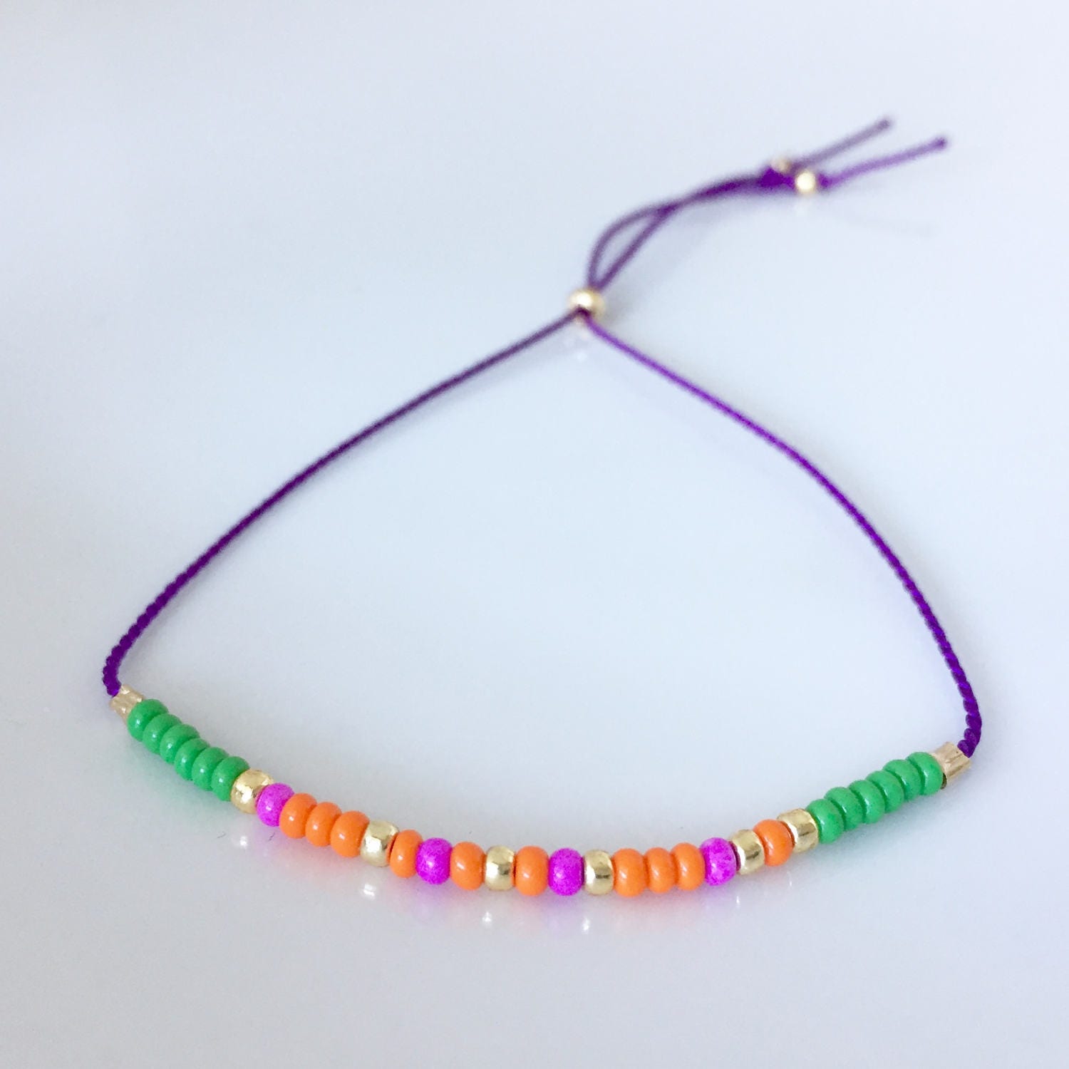 Mutige Mini Morse-Code-Armband - Lila Mutige Mini Morse-Code-Armband - Lila von allthesprinklesshop