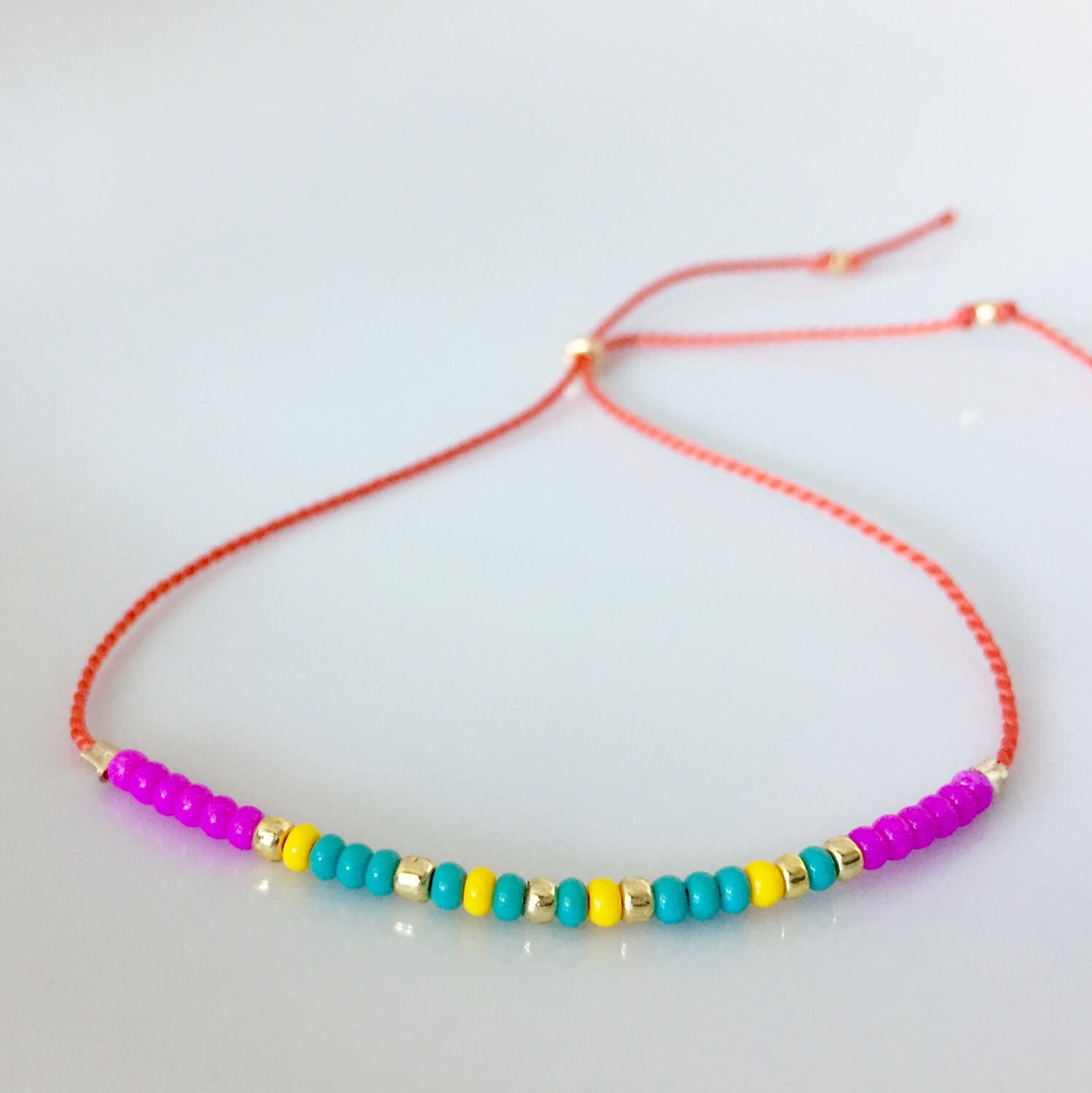 Mutige Mini Morse-Code-Armband - Orange Mutige Mini Morse-Code-Armband - Orange von allthesprinklesshop