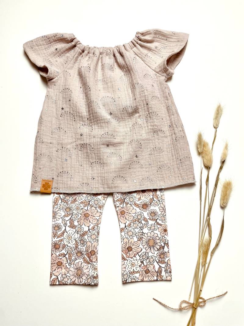 Musselinbluse Regenbogen Mit Geblümter Leggings, Baby/Kinder Set Beige Blumen Für Den Sommer Gr.62-122 von almiLiDesign