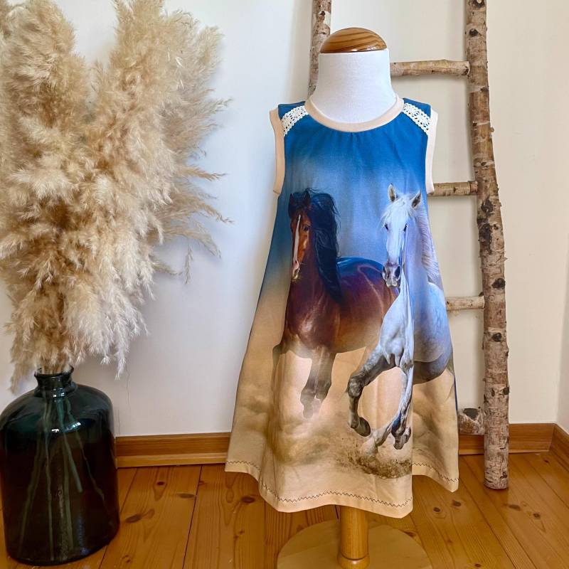 Pferde Kleid, Sommerkleid Pferd Für Mädchen in Blau/Beige, Größe 116, Einzelstück Versandbereit von almiLiDesign