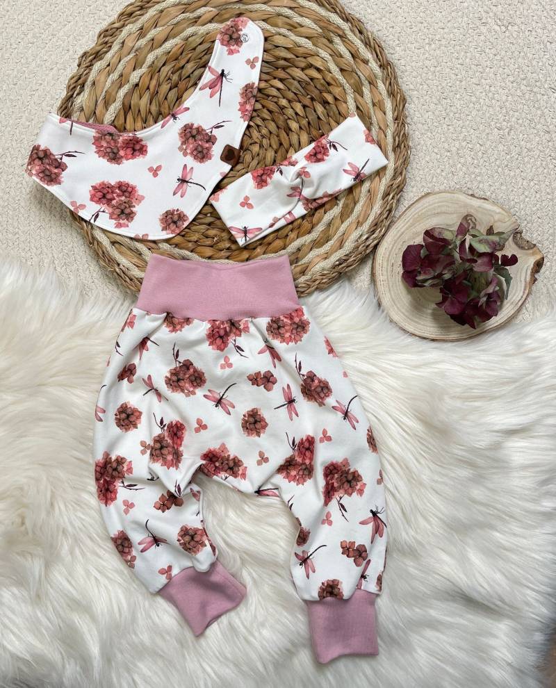 Pumphose Mädchen „Libelle" Mit Haarband/Halstuch Geblümt Gr.50-98, Babyset Blumen Hortensien von almiLiDesign