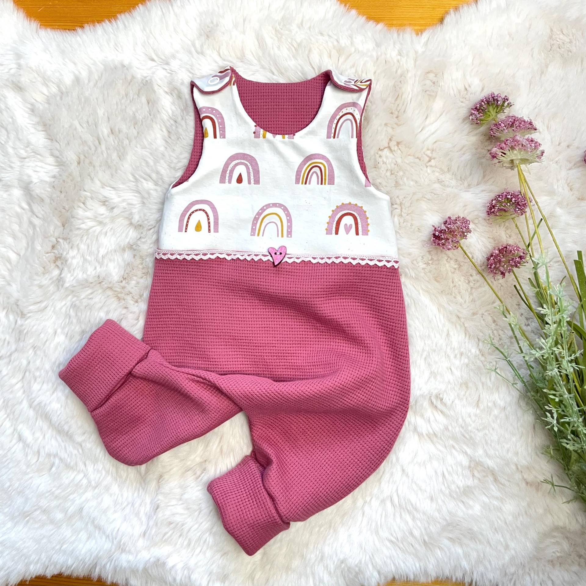 strampler Regenbogen Rosa, Romper Mädchen, Latzhose Aus Waffeljersey Himbeer Gr.50-98, Einteiler, Babyanzug von almiLiDesign