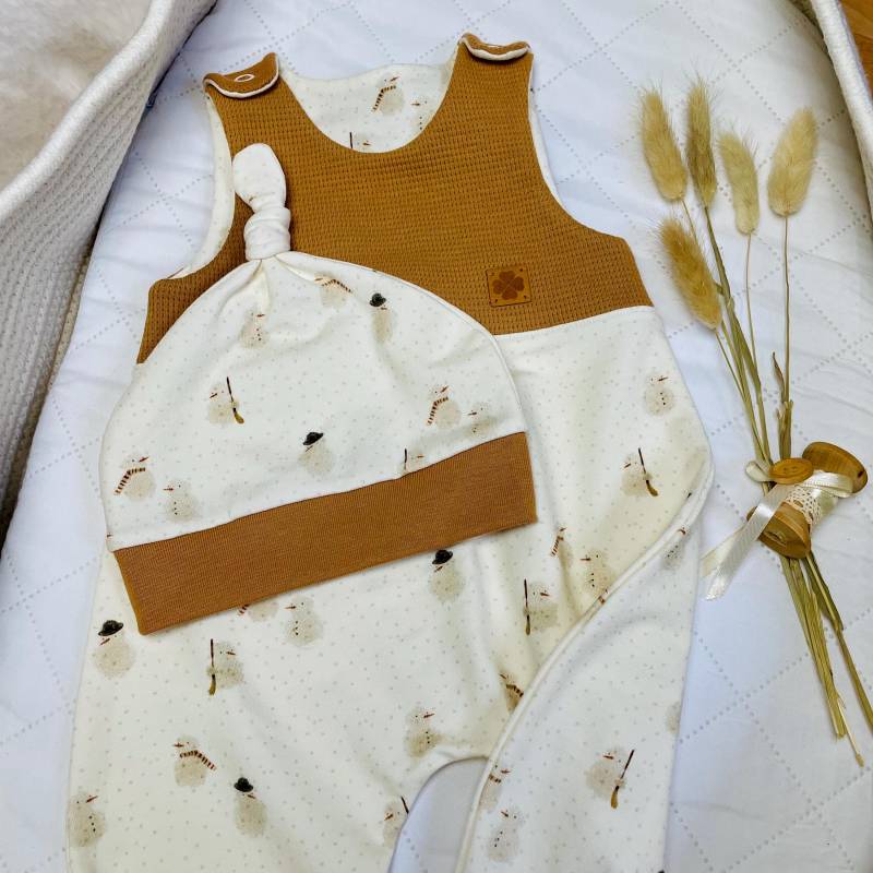 strampler Schneemann, Newborn Romper Winter, Baby Latzhose Und Mütze Aus Waffelstrick Hellbraun Sweat Gr.50-98 Unisex von almiLiDesign