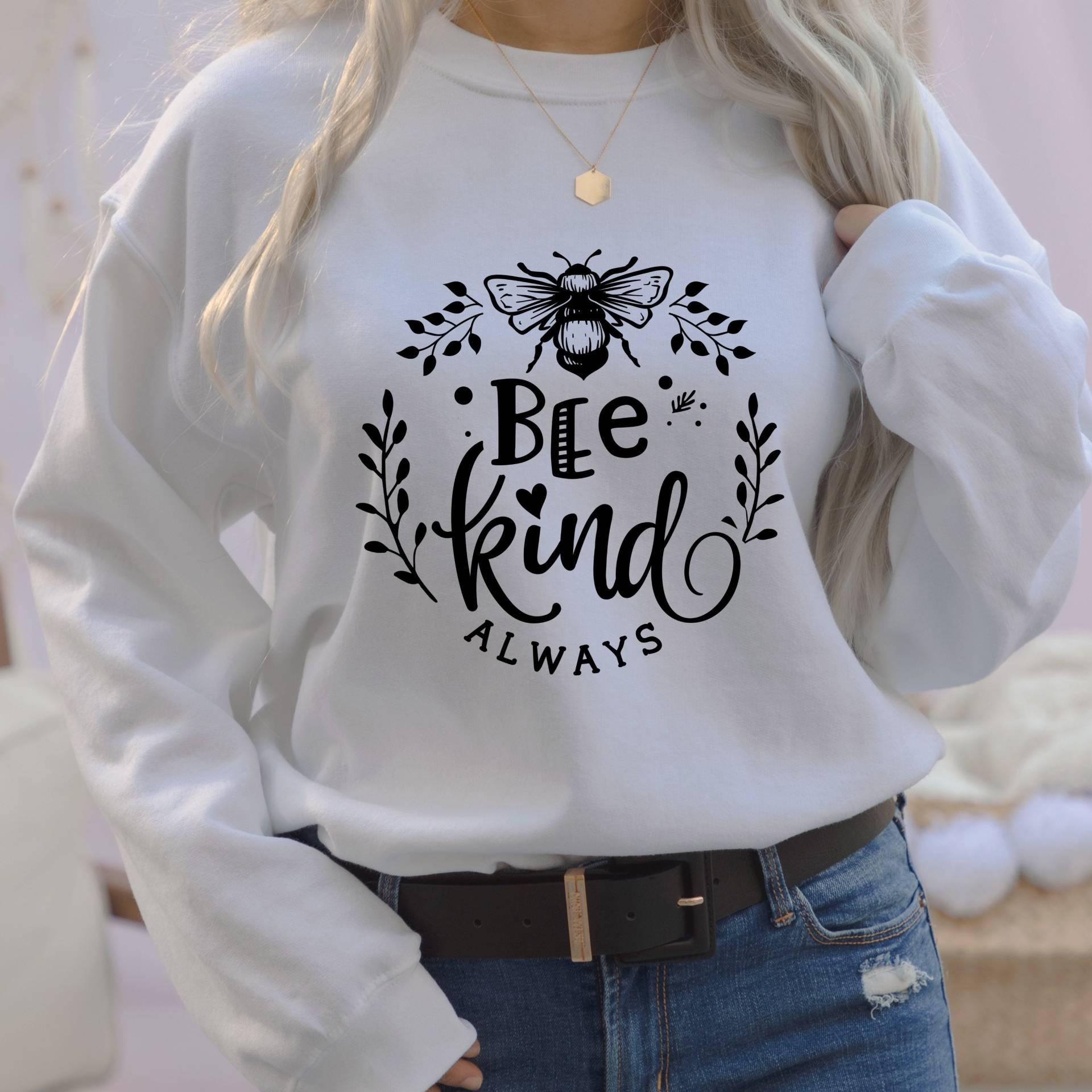 Be Kind Shirt, Nature Lover Bee Sweatshirt, Positivity Frauen T Geschenk Für Sie, Freundlichkeit Save The Bees von almondbutterfly