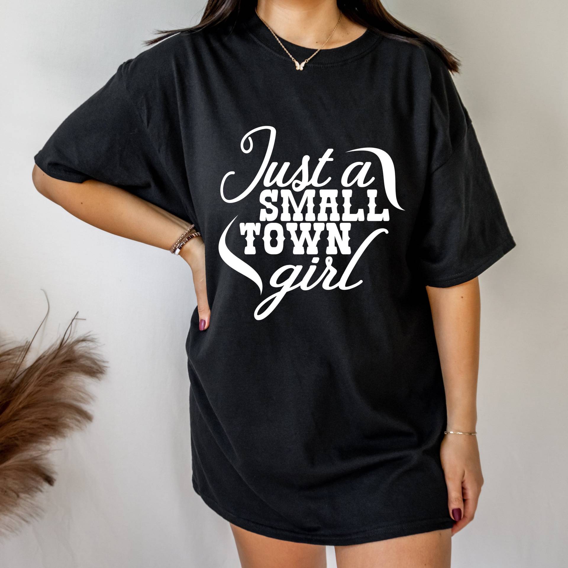 Small Town Girl Shirt Just A Small Town Girl Sweatshirt Country Southern T Geschenk Für Hier Damen Crewneck Unisex Mutter von almondbutterfly