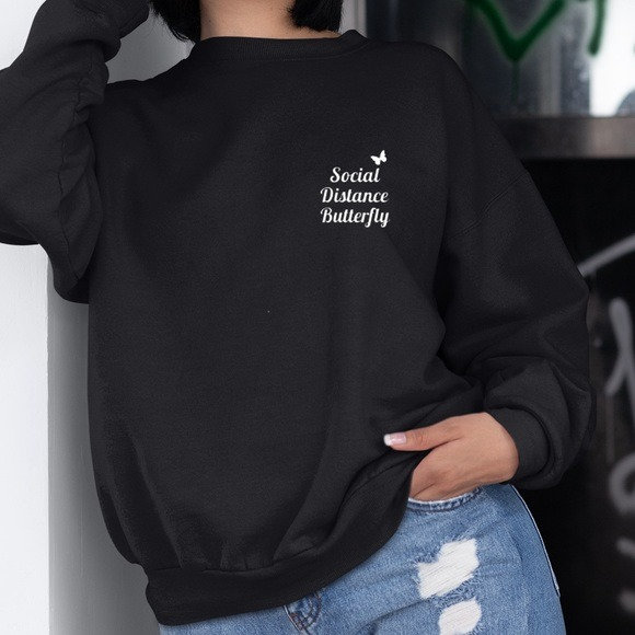 Social Distance Schmetterling Sweatshirt, Shirt, Geschenk, Lustiges Distancing Sweatshirt Für Frauen, Anti Social, Introvertiert von almondbutterfly