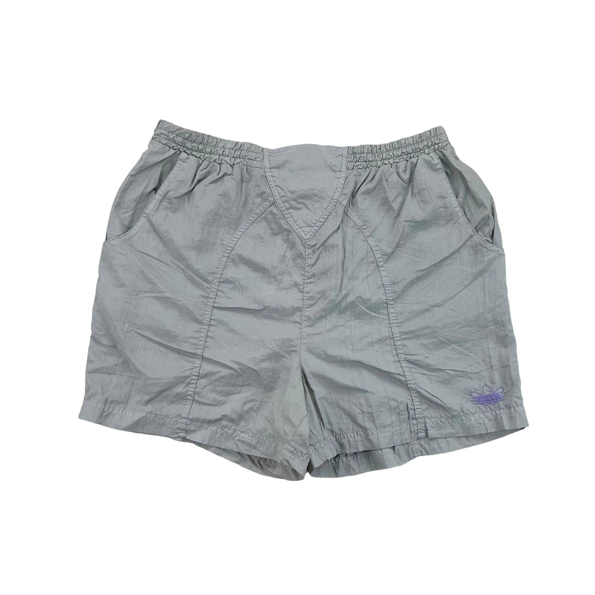 Moderne Adidas 80Er Jahre Kurze Hose - Large Size Herrenhose, Gebrauchte Sporthose Moderne Adidas 80Er Jahre Kurze Hose - Large Size Herrenhose, Gebrauchte Sporthose von aloisstudio