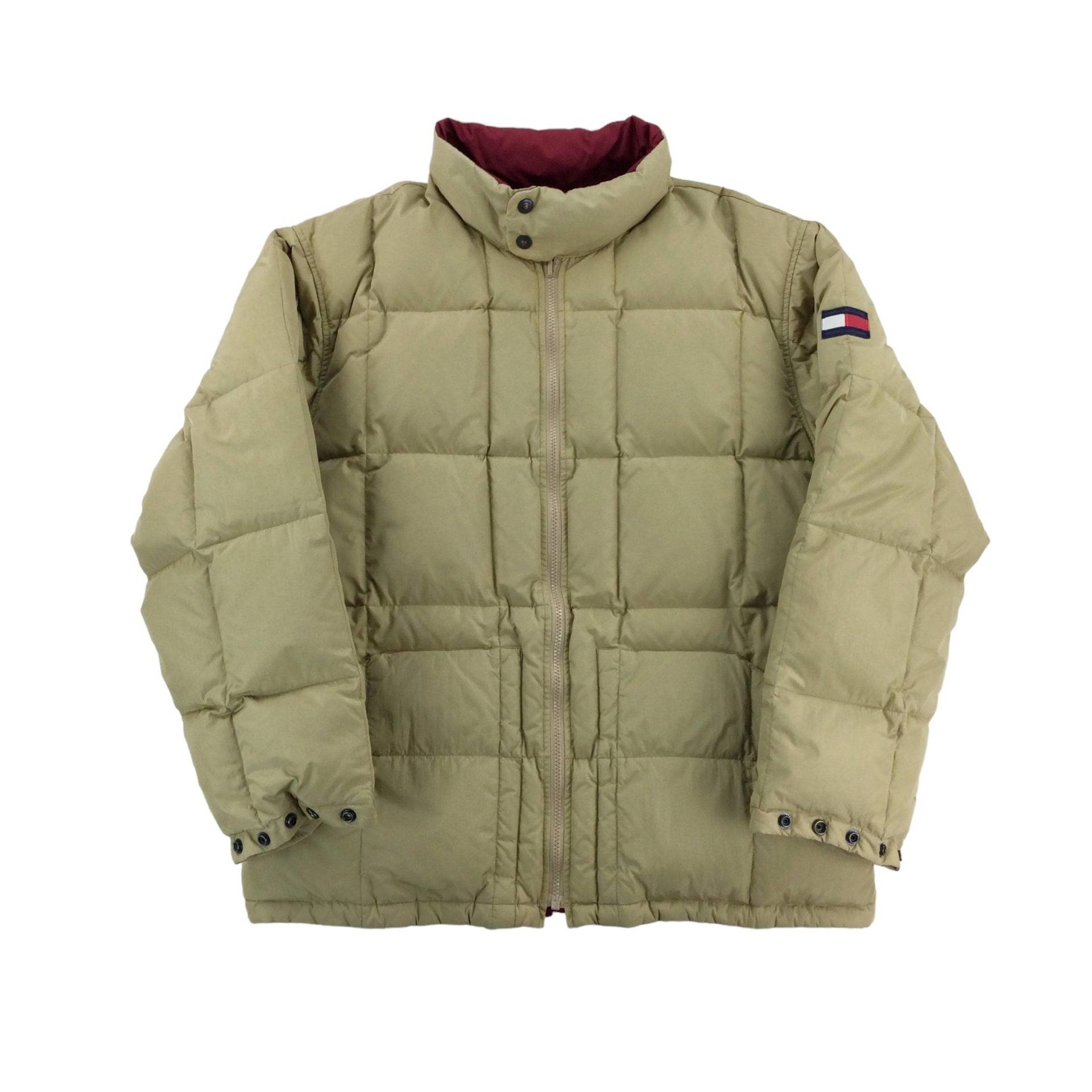 Moderne Y2K Tommy Hilfigerpufferjacke - Große Größe Herren Winterjacke Hübsche Gepolsterte Jacke Moderne Y2K Tommy Hilfigerpufferjacke - Große Größe Herren Winterjacke Hübsche Gepolsterte Jacke von aloisstudio