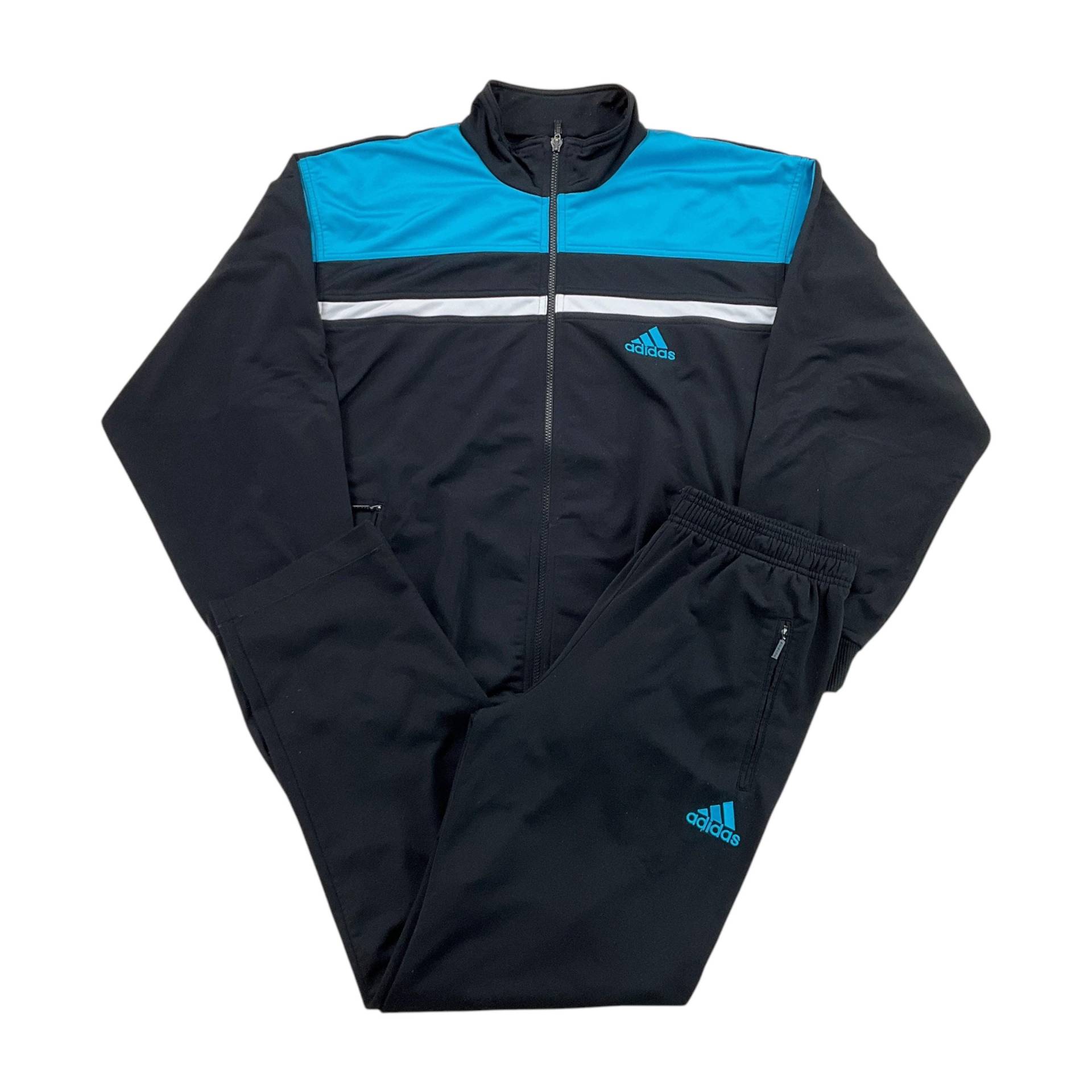 Moderner Y2K Adidas 00S Sport Trainingsanzug - Große Größe Männer Gebrauchter Moderner Y2K Adidas 00S Sport Trainingsanzug - Große Größe Männer Gebrauchter von aloisstudio