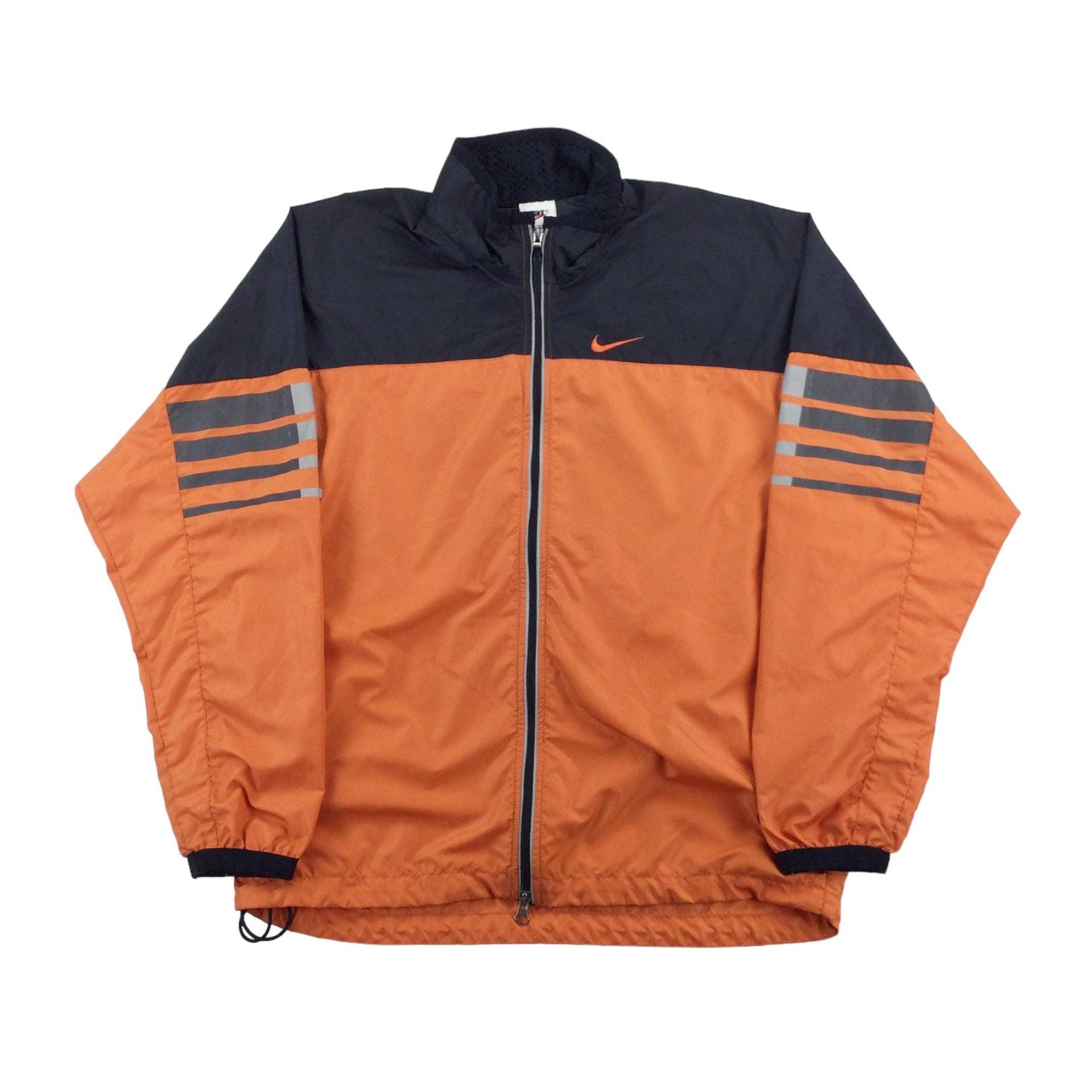 Vintage Nike 90S Reflektierende Jacke - Kleine Größe Männer Mantel-Männliche Gebraucht Vintage Nike 90S Reflektierende Jacke - Kleine Größe Männer Mantel-Männliche Gebraucht von aloisstudio