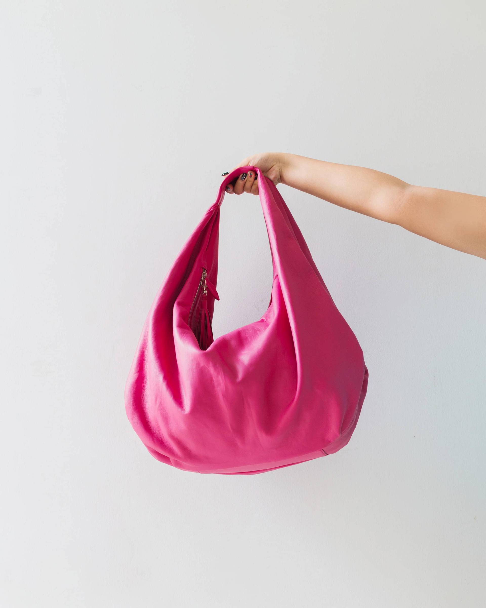 Bright Pink - Große Hobo Bag, Weiche Leder Lammfell Bag Groß, Umhängetasche Bright Pink - Große Hobo Bag, Weiche Leder Lammfell Bag Groß, Umhängetasche von alusIndonesia