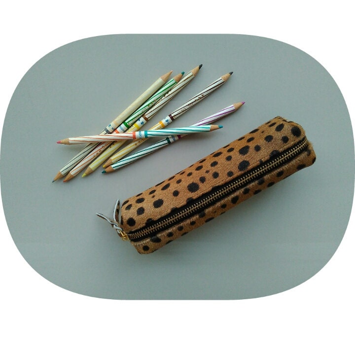 Federmäppchen Aus Leopardenfell, Rindsleder, Leder, Handgemachte Rindsleder Federmäppchen Aus Leopardenfell, Rindsleder, Leder, Handgemachte Rindsleder von alusIndonesia