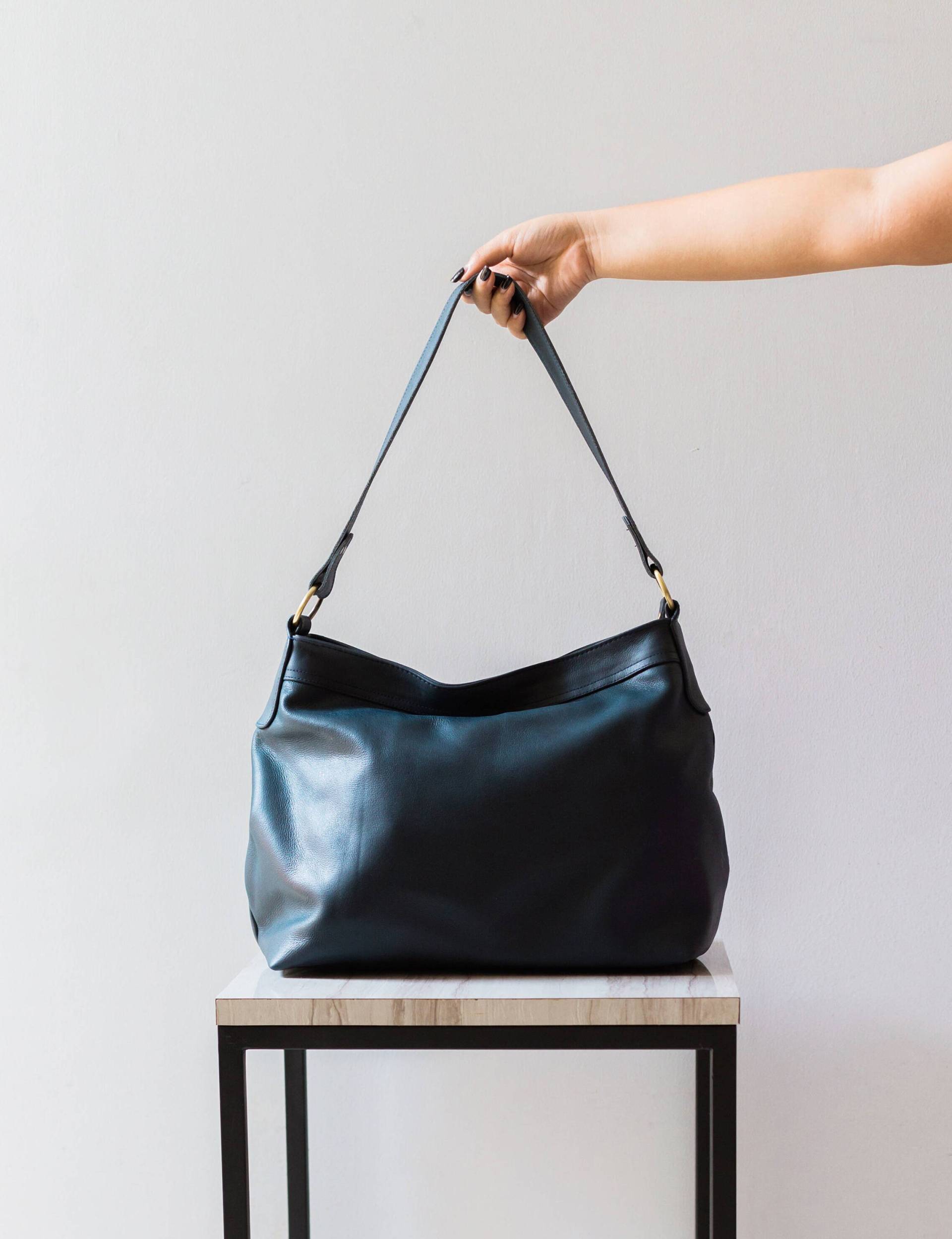 Kei - Navy Hobo Bag | Medium, Leder Tasche, Boho Schultertasche, Sling Umhängetasche Kei - Navy Hobo Bag | Medium, Leder Tasche, Boho Schultertasche, Sling Umhängetasche von alusIndonesia