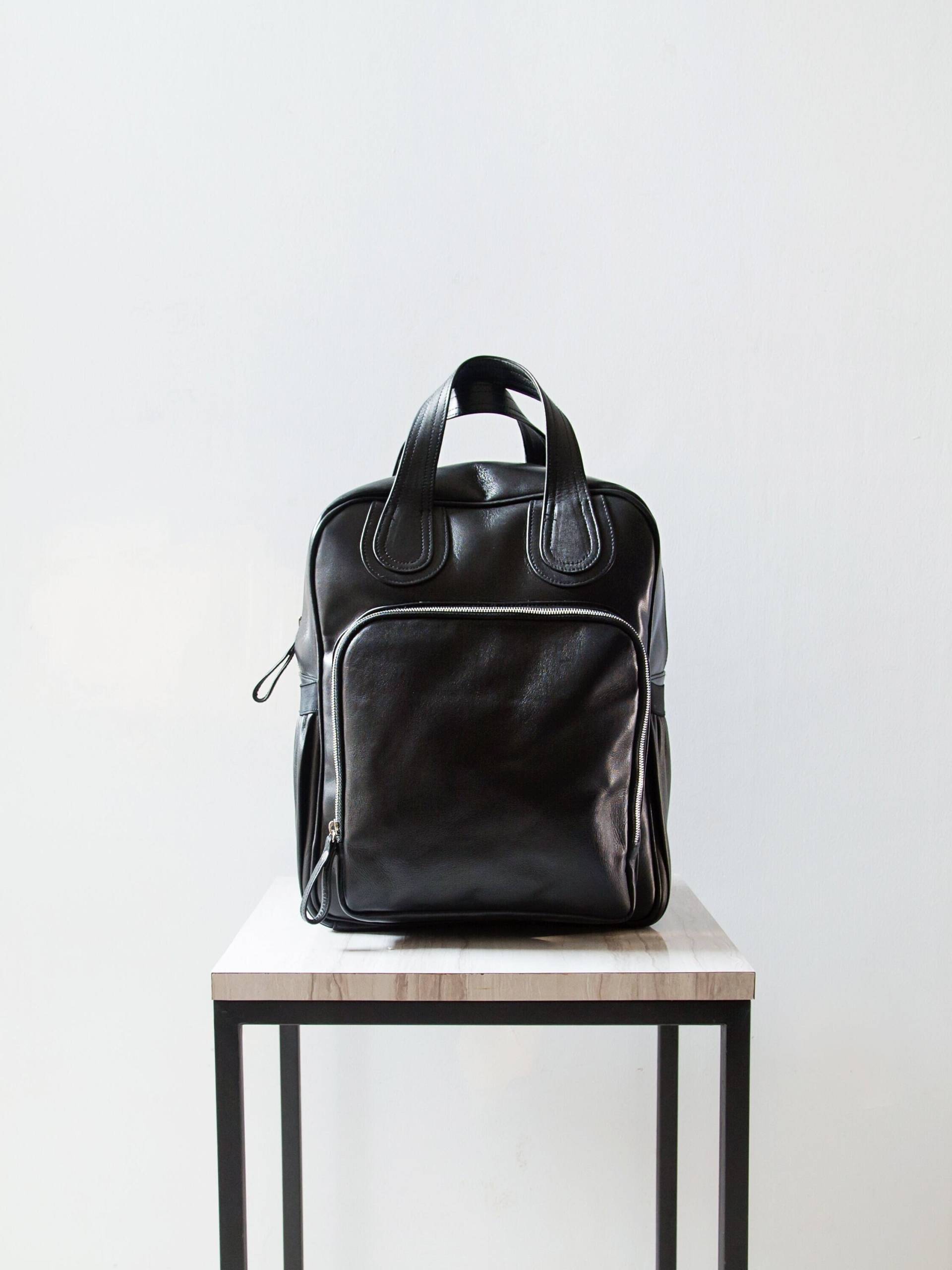 Lidia - Leder Wickeltasche, Schwarze Rucksack Rucksack, Outdoor Lässige Reisetasche, Einfache Tasche von alusIndonesia