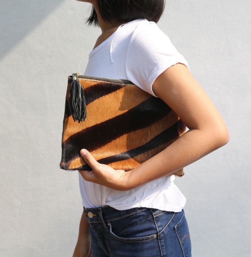 Medium Flache Clutch, Zebra Geldbörse, Tier Print Tierprint Echtleder Geldbeutel, Kalbshaar Clutch Medium Flache Clutch, Zebra Geldbörse, Tier Print Tierprint Echtleder Geldbeutel, Kalbshaar Clutch von alusIndonesia
