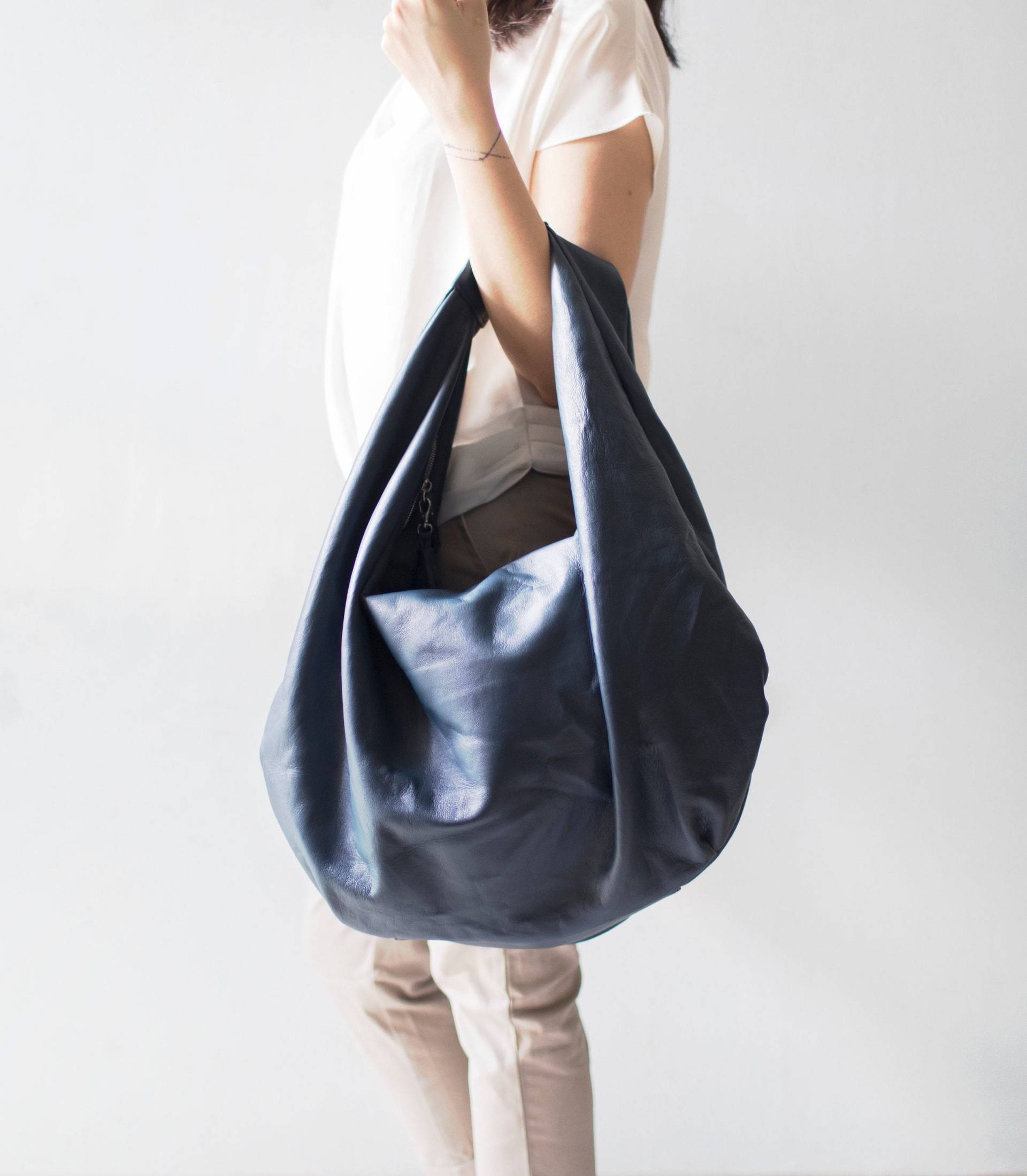 Navy - Große Hobo Bag, Bag Aus Weichem Leder, Lammfell, Large, Leder Umhängetasche von alusIndonesia