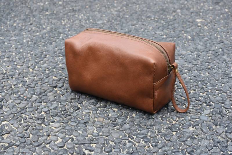 Tabakbeutel, Schminktäschchen, Kosmetiktasche, Kulturtasche Aus Leder, Kulturbeutel Geschenk Für Frauen Tabakbeutel, Schminktäschchen, Kosmetiktasche, Kulturtasche Aus Leder, Kulturbeutel Geschenk Für Frauen von alusIndonesia