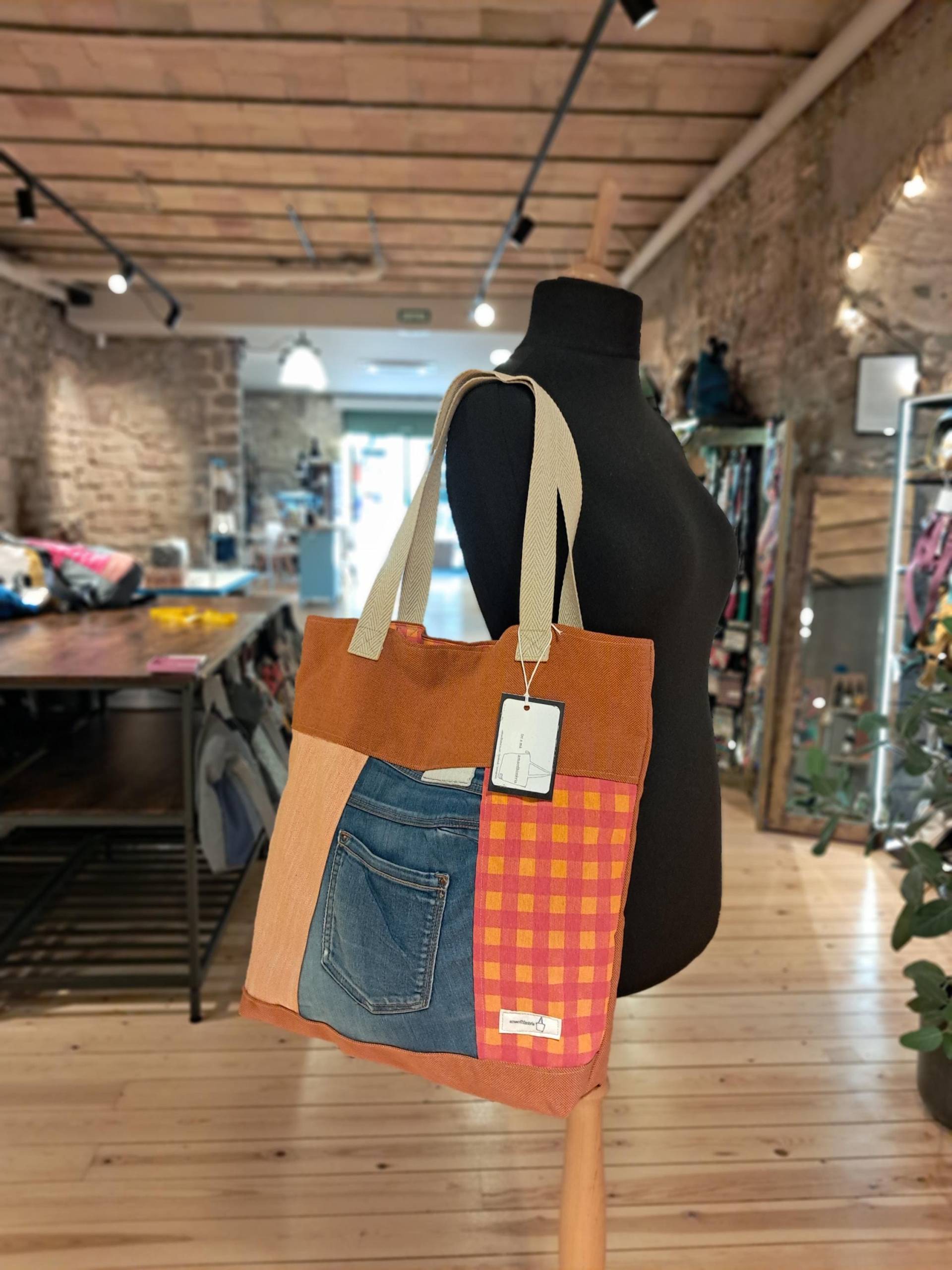 Einkaufstasche, Handgefertigt, Orange, Terrakotta, Einzelstück, Magnetverschluss, 42x45cm Einkaufstasche, Handgefertigt, Orange, Terrakotta, Einzelstück, Magnetverschluss, 42x45cm von amacdhisteria