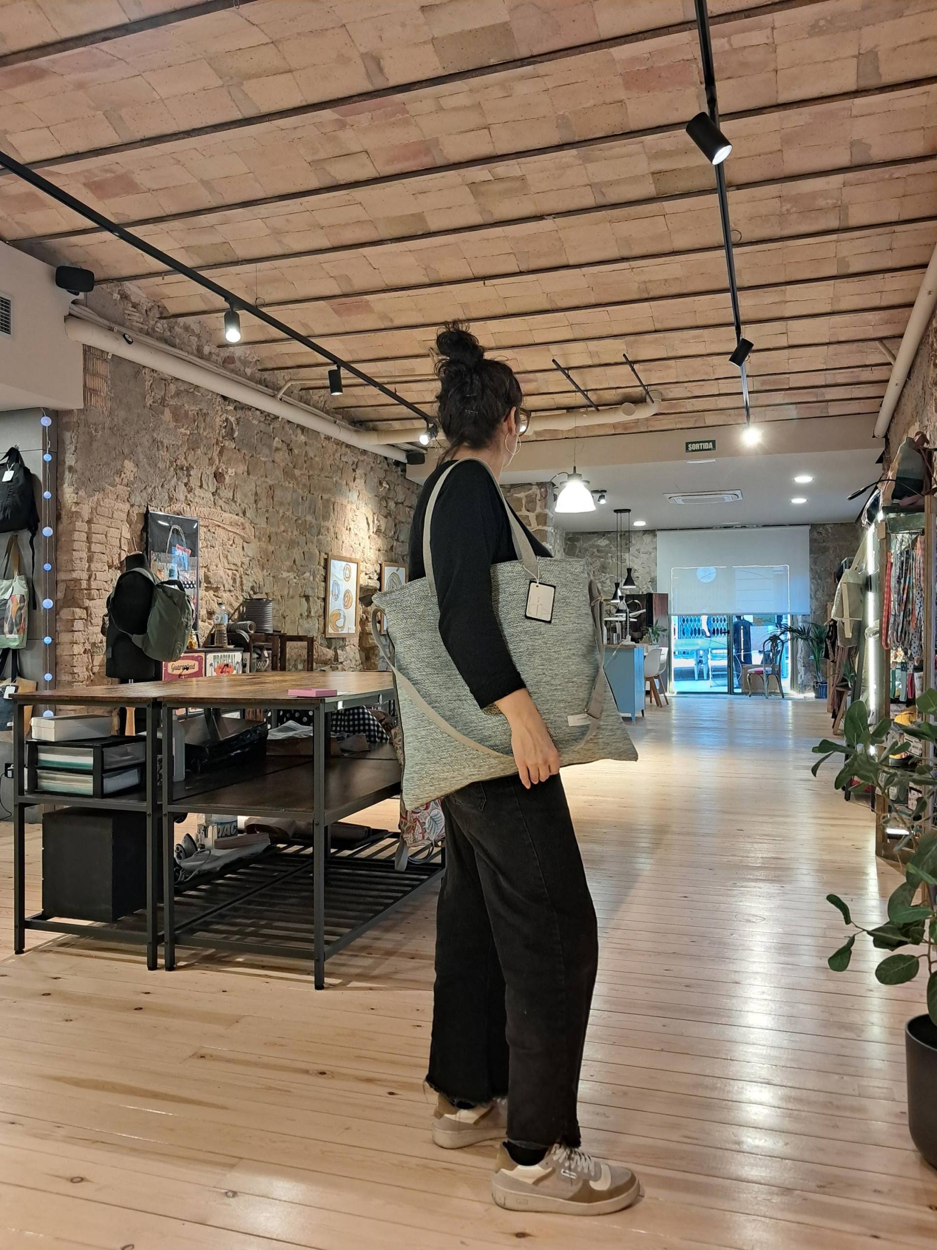 Große Tasche, Handgefertigt, Grün, Grau, Reißverschluss, Drei Griffe, 48x45cm Große Tasche, Handgefertigt, Grün, Grau, Reißverschluss, Drei Griffe, 48x45cm von amacdhisteria