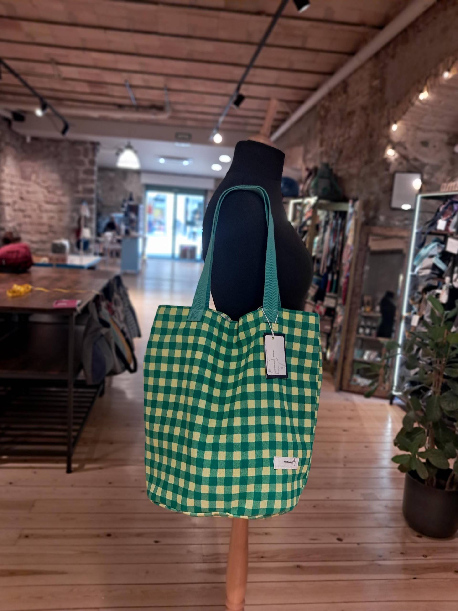 Tragetasche, Handgefertigt Mit Grünem Und Limettengrünem Gingham, Einzelstück, 43x45cm Tragetasche, Handgefertigt Mit Grünem Und Limettengrünem Gingham, Einzelstück, 43x45cm von amacdhisteria