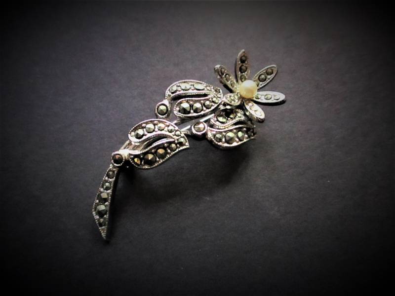 1940Er Jahre Retro Vintage Brosche Aus Weißem Metall & Markasiten von amandajamesvintique
