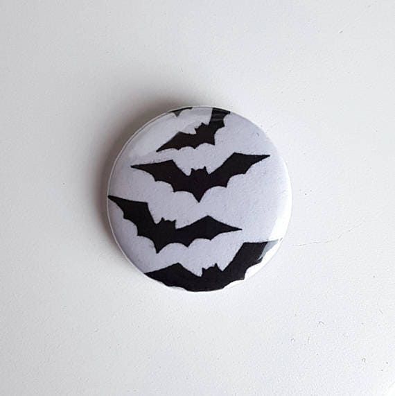 Happy Halloween, Halloween Badge, Gastgeschenke, Fledermaus Button, Hochzeit, Buttons, Pins, Kinder Abzeichen von amaretto