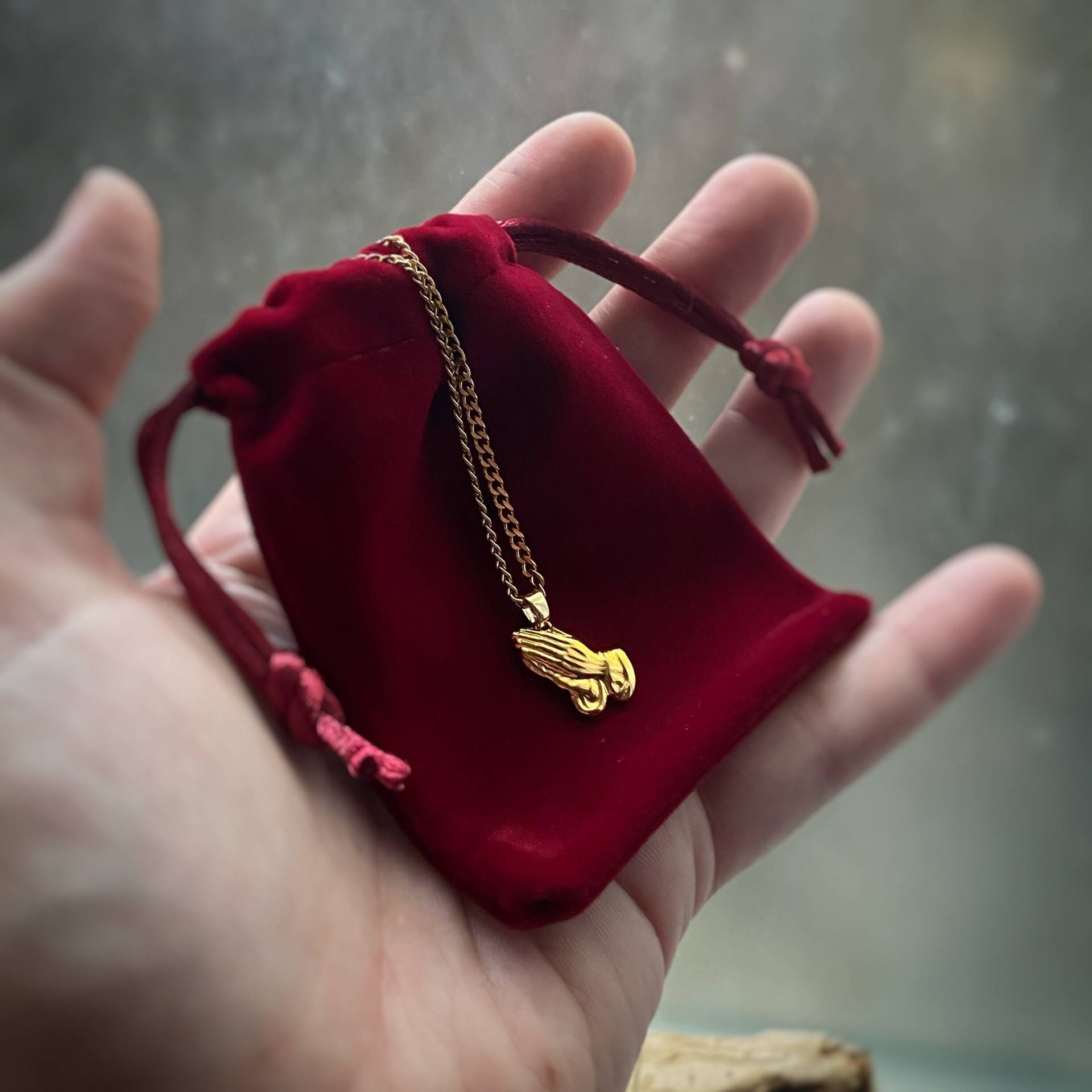 Gebets Hände Anhänger Halskette in Gold Oder Silber - Gebet Emoticon Religiöser Charme Geschenk Nicht Konfessionell, Unspezifisch Spirituelles von amariecostumes