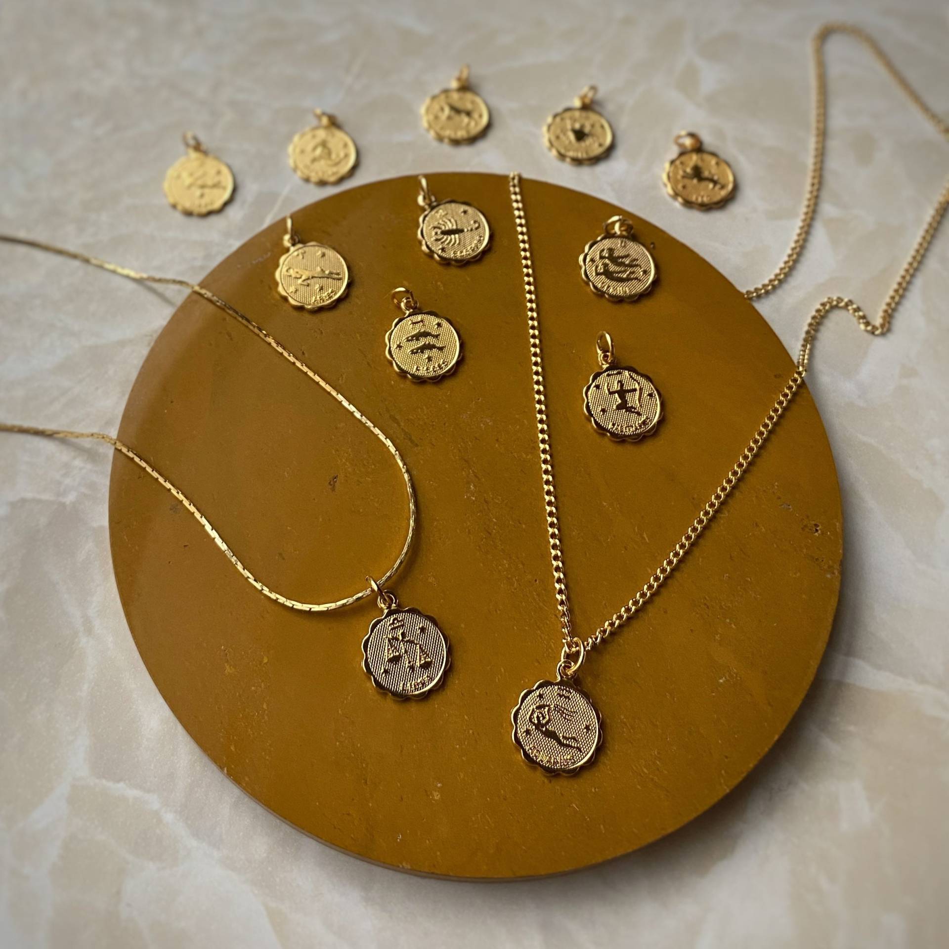 Solid Gold Mini Bogenkante 10K Oder 14K Gelb Rose Münze Sternzeichen Anhänger Astrologie Celestial - Alle Zeichen Waage, Skorpion Usw Solid Gold Mini Bogenkante 10K Oder 14K Gelb Rose Münze Sternzeichen Anhänger Astrologie Celestial - Alle Zeichen Waage, Skorpion Usw von amariecostumes