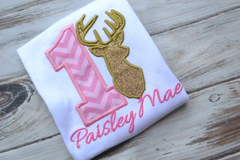 1. Geburtstag Deer Shirt, Mädchen Bodysuit, Doe Cake Smash, Jagd T-Shirt 1. Geburtstag Deer Shirt, Mädchen Bodysuit, Doe Cake Smash, Jagd T-Shirt von amberranee