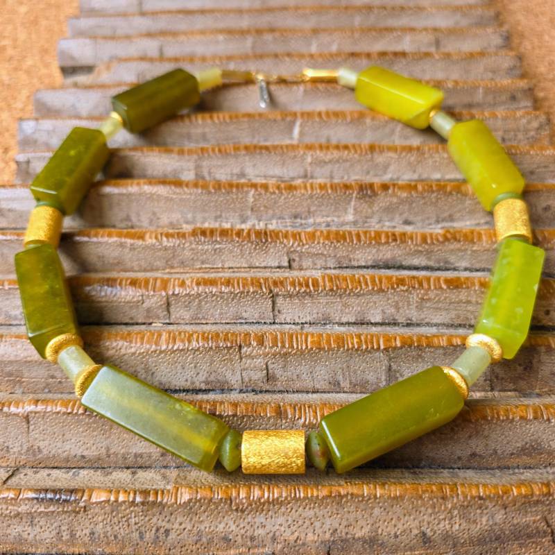 Halskette Serpentin Gold Ambra Schmuck | Grün Gelb Gold Matt Grafisch Edelsteine Ethno Boho Individuell Ausgefallen Handgefertigt von ambraSchmuck