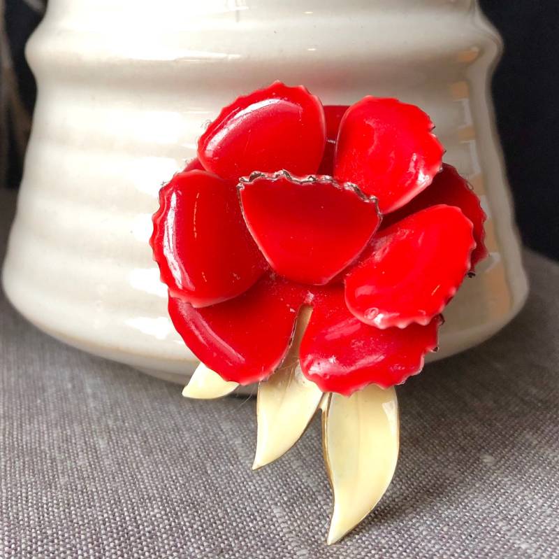 Jahrgang 1960 Rot Gelb Metall Emaille Rose Blume W/Blätter Brosche von amdesignworks