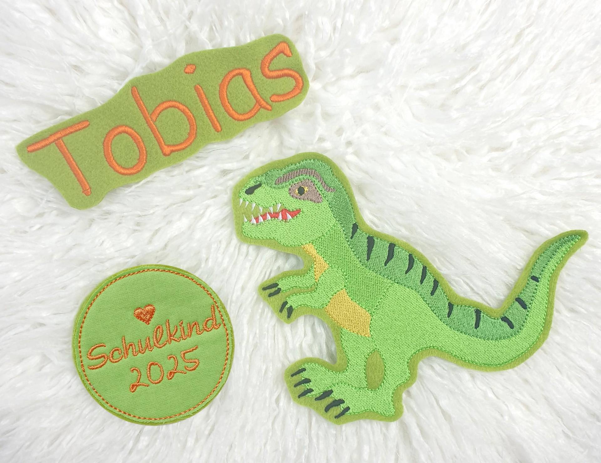 Applikation Aufnäher Schultüte Tyrannosaurus Mit Name Set 3 Teilig T-Rex Jungen Flicken Patch Filz Handmade Gestickt Schultag Button Applikation Aufnäher Schultüte Tyrannosaurus Mit Name Set 3 Teilig T-Rex Jungen Flicken Patch Filz Handmade Gestickt Schultag Button von ameliesweltstickt