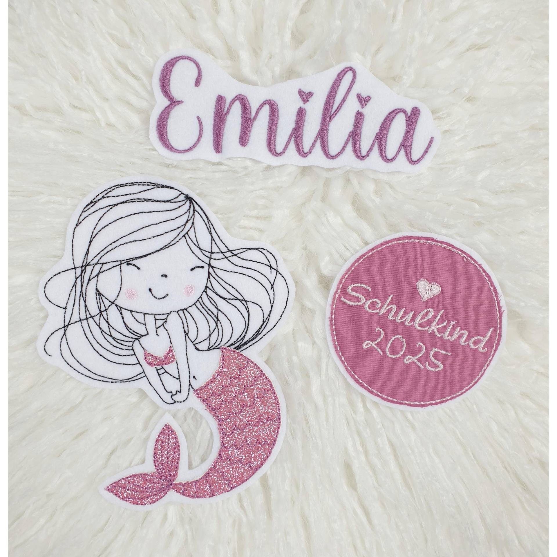 Applikation Meerjungfrau Nixe Glitzer Set 3 Teilig Mädchen Button Filz Handmade Gestickt Mit Name Und Schulkind 2025 Aufnäher Für Schultüte Applikation Meerjungfrau Nixe Glitzer Set 3 Teilig Mädchen Button Filz Handmade Gestickt Mit Name Und Schulkind 2025 Aufnäher Für Schultüte von ameliesweltstickt