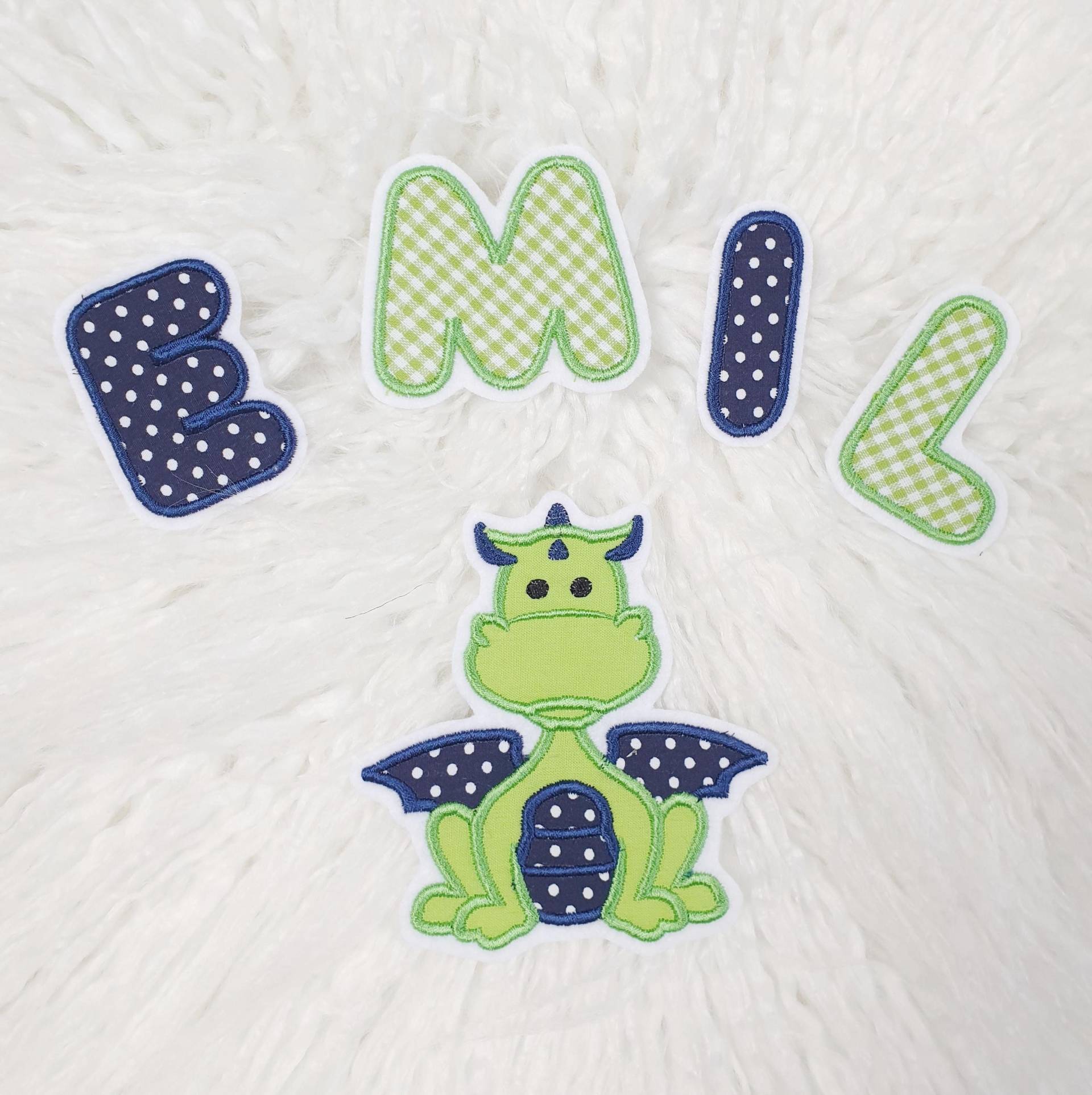 Aufnäher Drache Und Buchstabe Im Set Applikation Für Kinder Patch Flicken Schultüte Schulkind Auch Zum Geburtstag Aufnäher Drache Und Buchstabe Im Set Applikation Für Kinder Patch Flicken Schultüte Schulkind Auch Zum Geburtstag von ameliesweltstickt