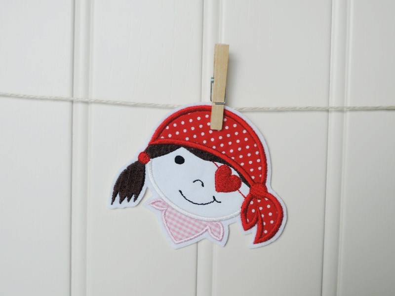 Aufnäher Pirat Rot Rosa in Zwei Größen Applikation Bügelbild - Schultüte Gestickt von ameliesweltstickt