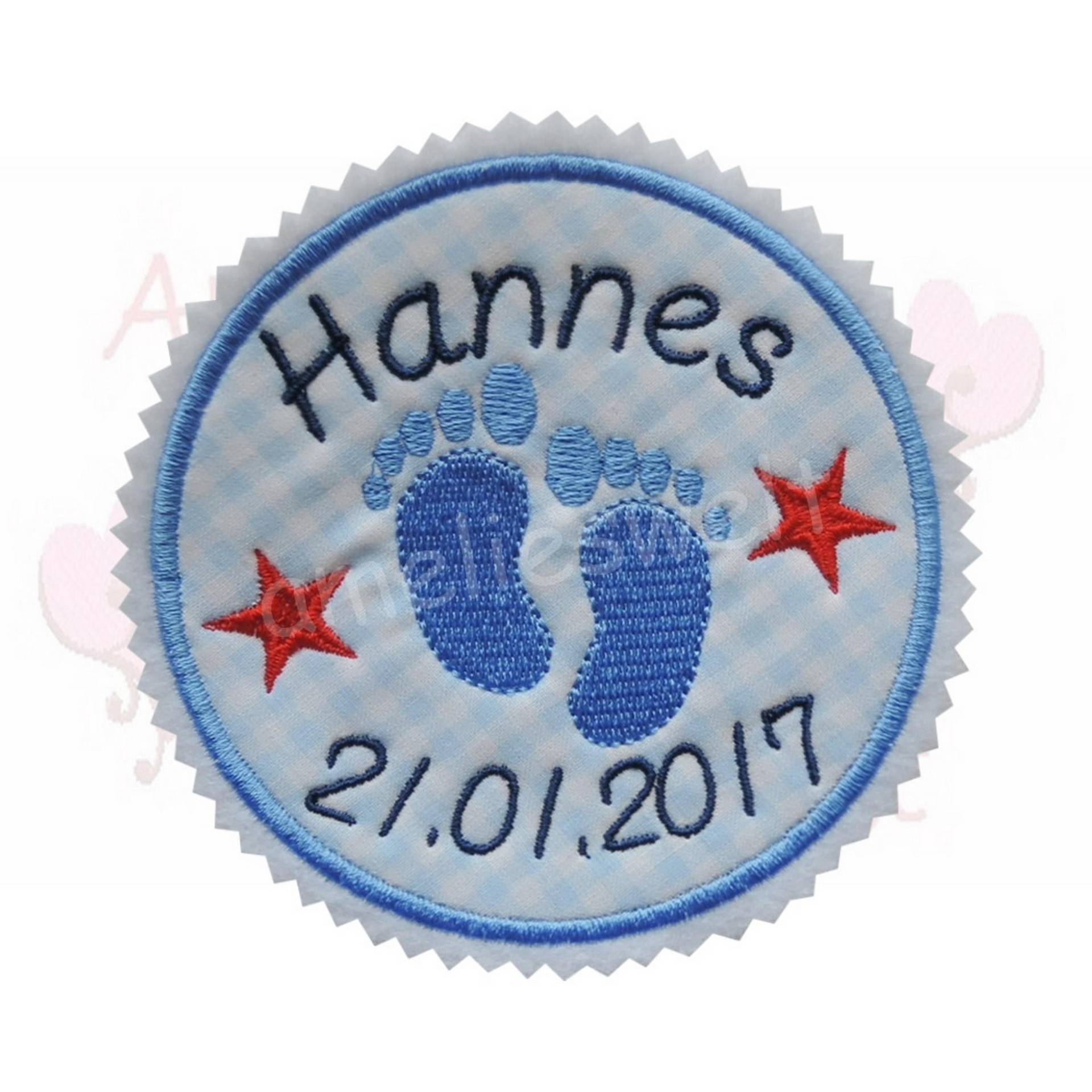 Button Mit Name & Datum Applikation Aufnäher Hellblau Kariert Patch Stickapplikation Geschenk Geburt Babygeschenk Nähen Button Mit Name & Datum Applikation Aufnäher Hellblau Kariert Patch Stickapplikation Geschenk Geburt Babygeschenk Nähen von ameliesweltstickt
